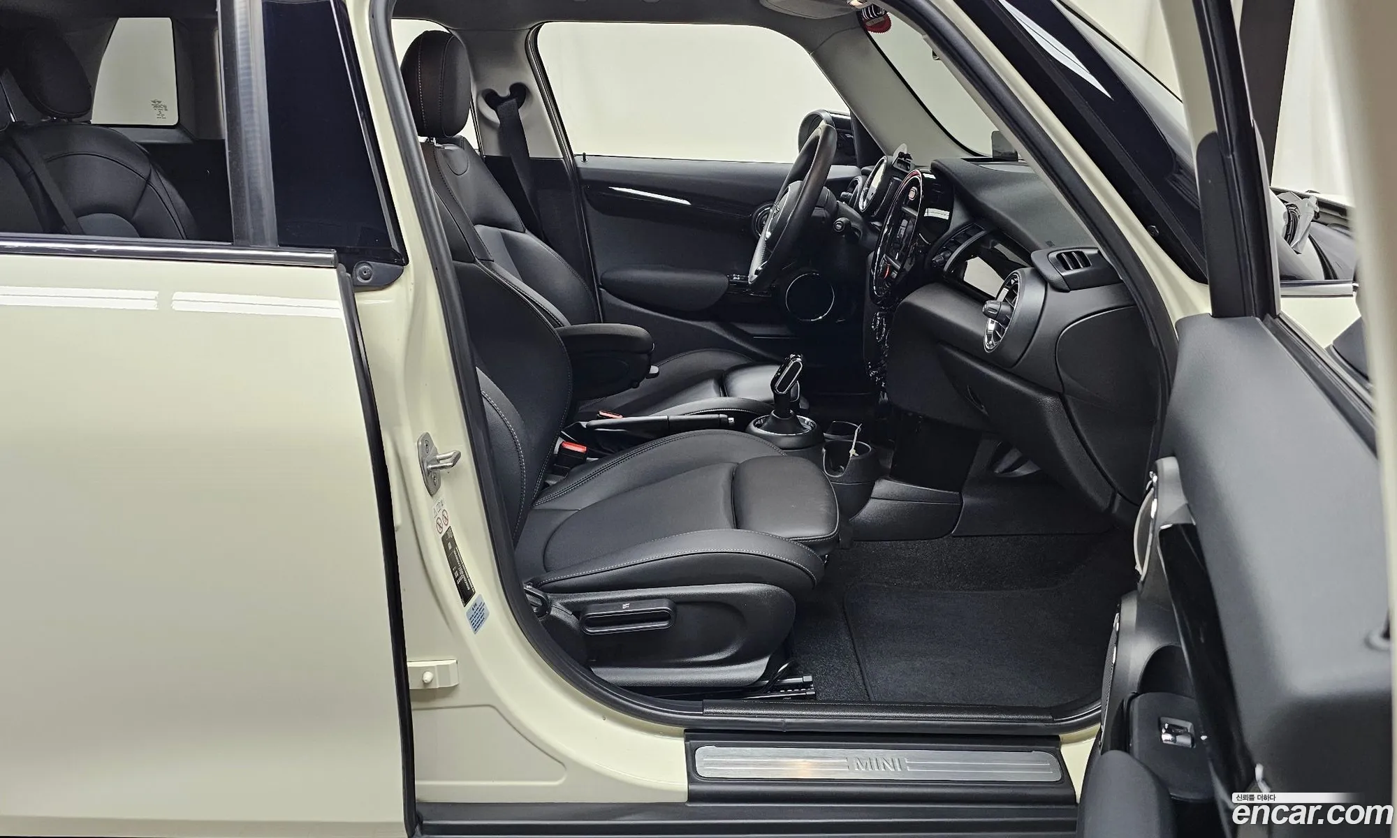 Mini Cooper 2020 — 18