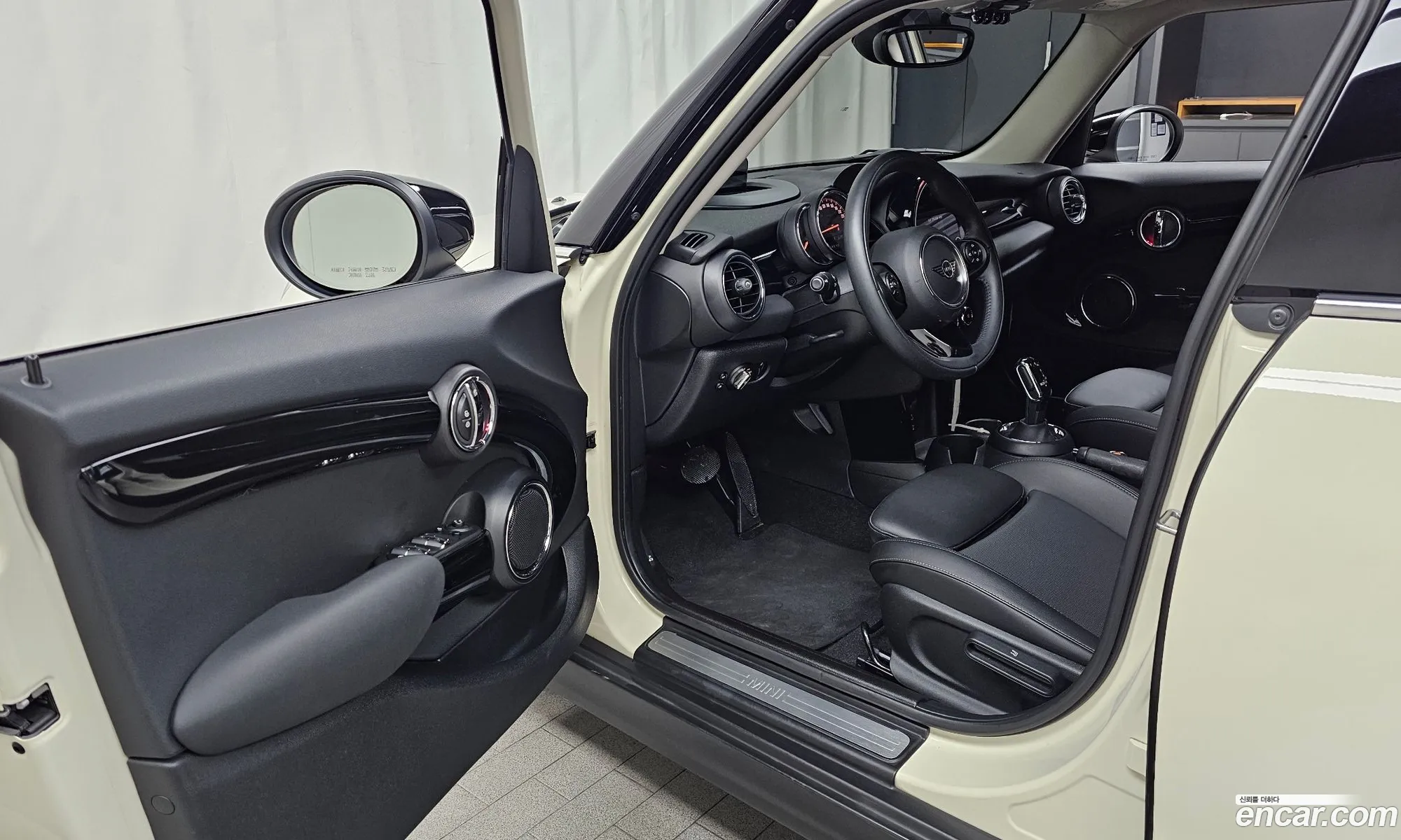 Mini Cooper 2020 — 16
