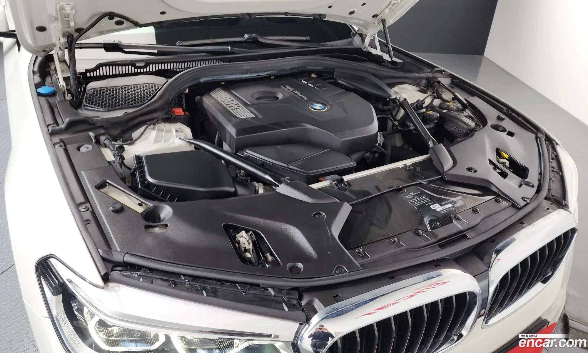 BMW 5 Series 2017 WBAJD9108HWA91314 — 24