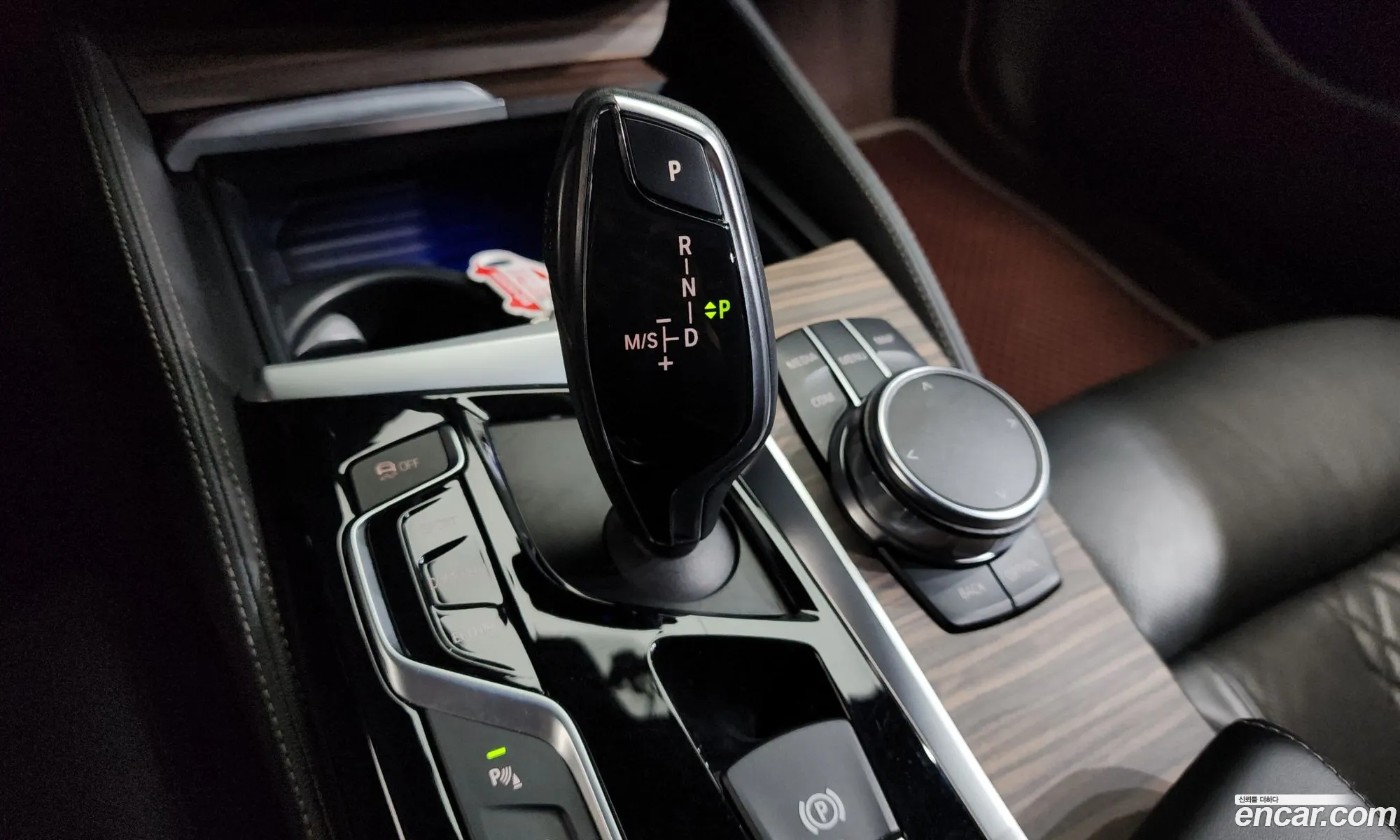 BMW 5 Series 2017 WBAJD9108HWA91314 — 14