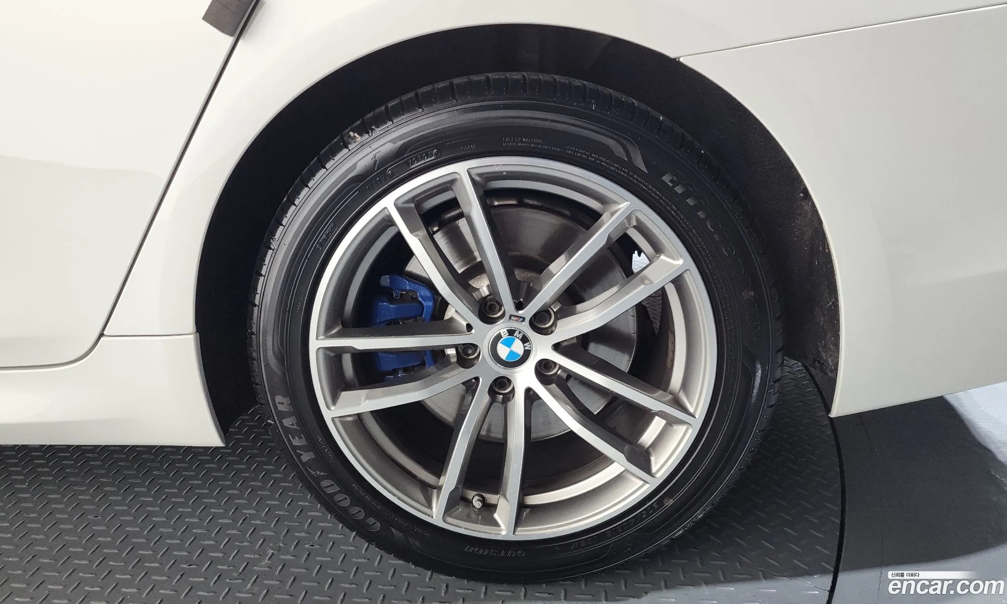 BMW 5 Series 2017 WBAJD9108HWA91314 — 11