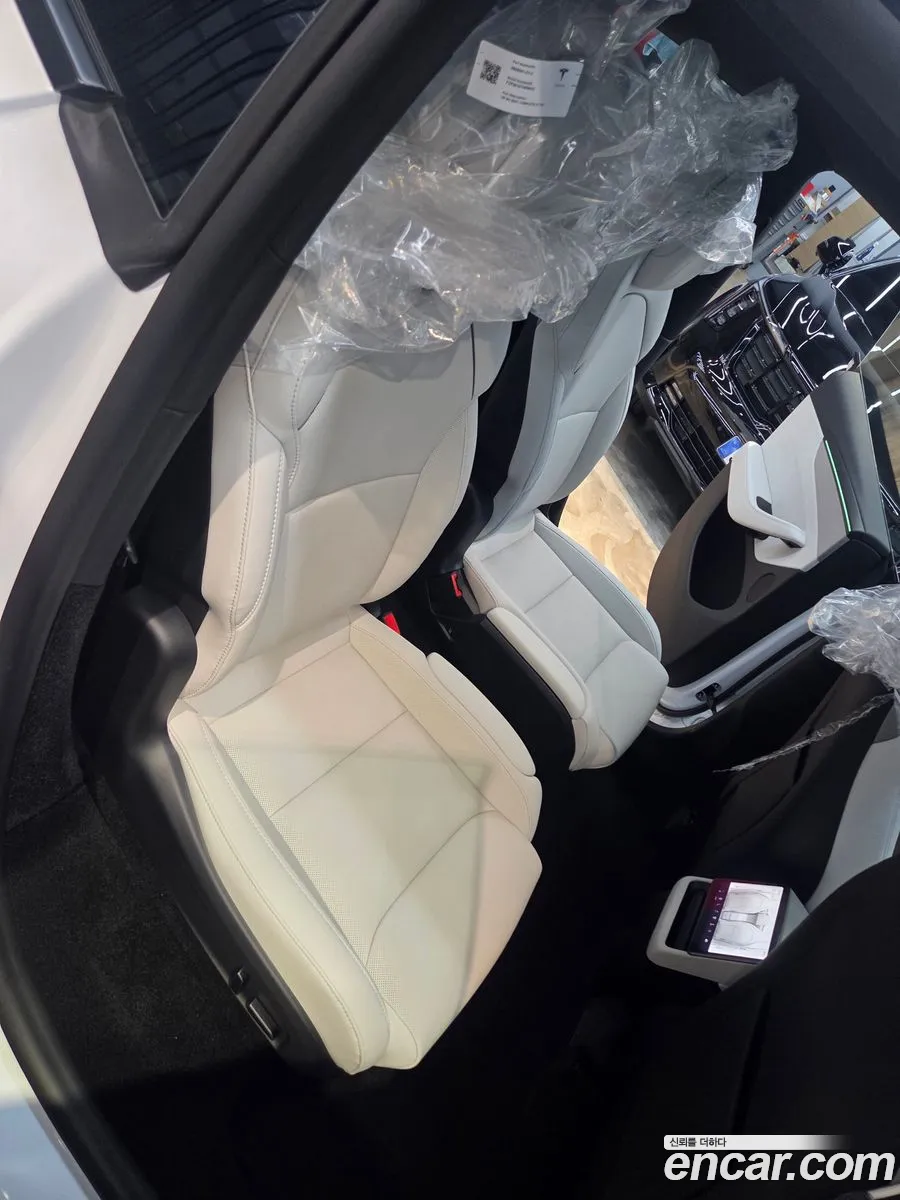 Tesla Model Y 2026 — 3