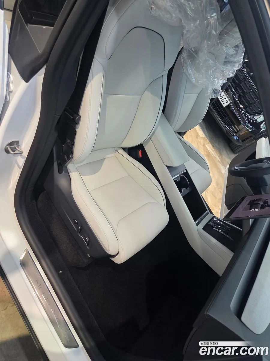 Tesla Model Y 2026 — 4