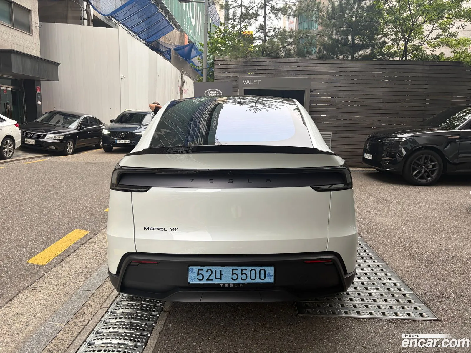 Tesla Model Y 2026 — 5