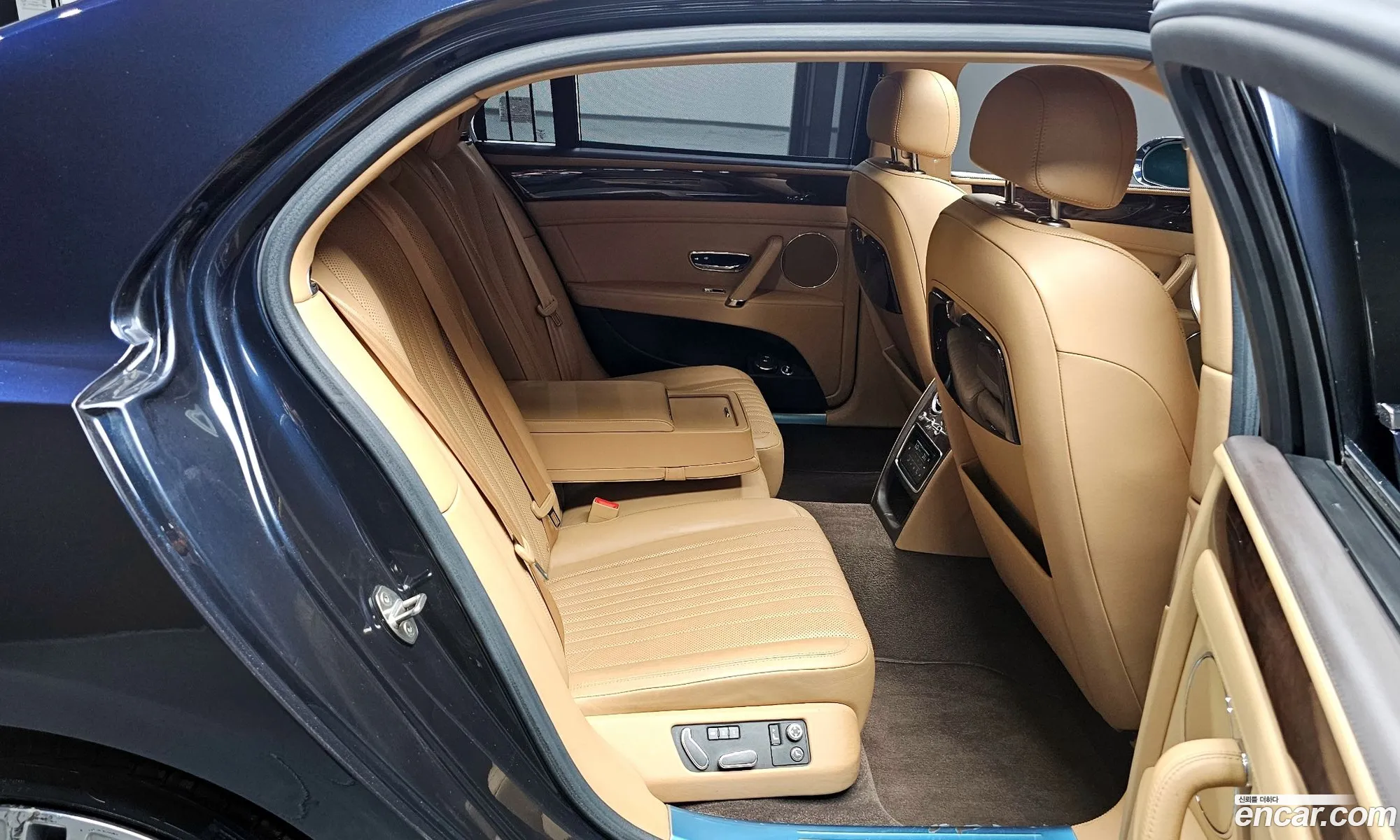 Bentley Flying Spur 2018 SCBET53W1JC066571 — 3