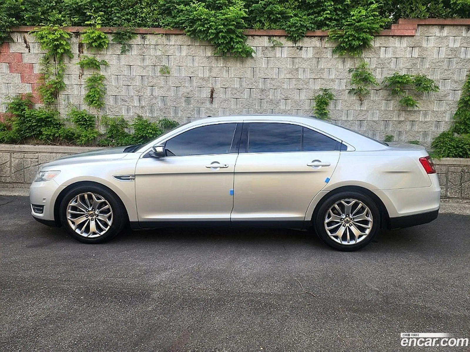 Ford Taurus