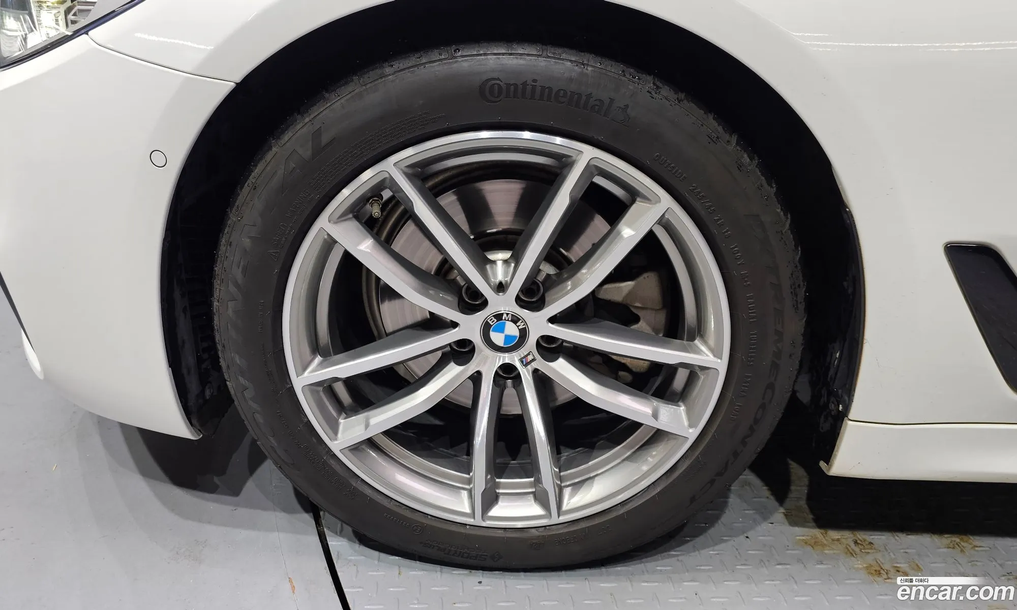 BMW 5 Series 2017 WBAJC5107HG857438 — 12