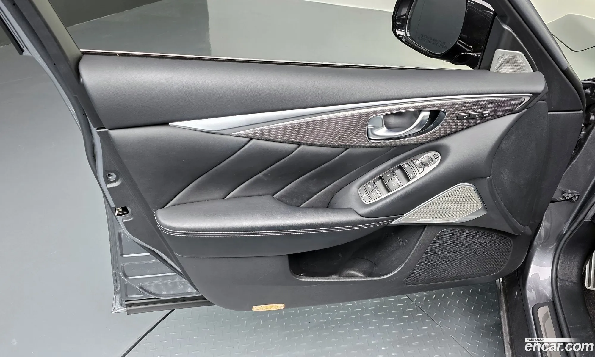 Infiniti Q50 2017 JNKAV71E4HM150074 — 24