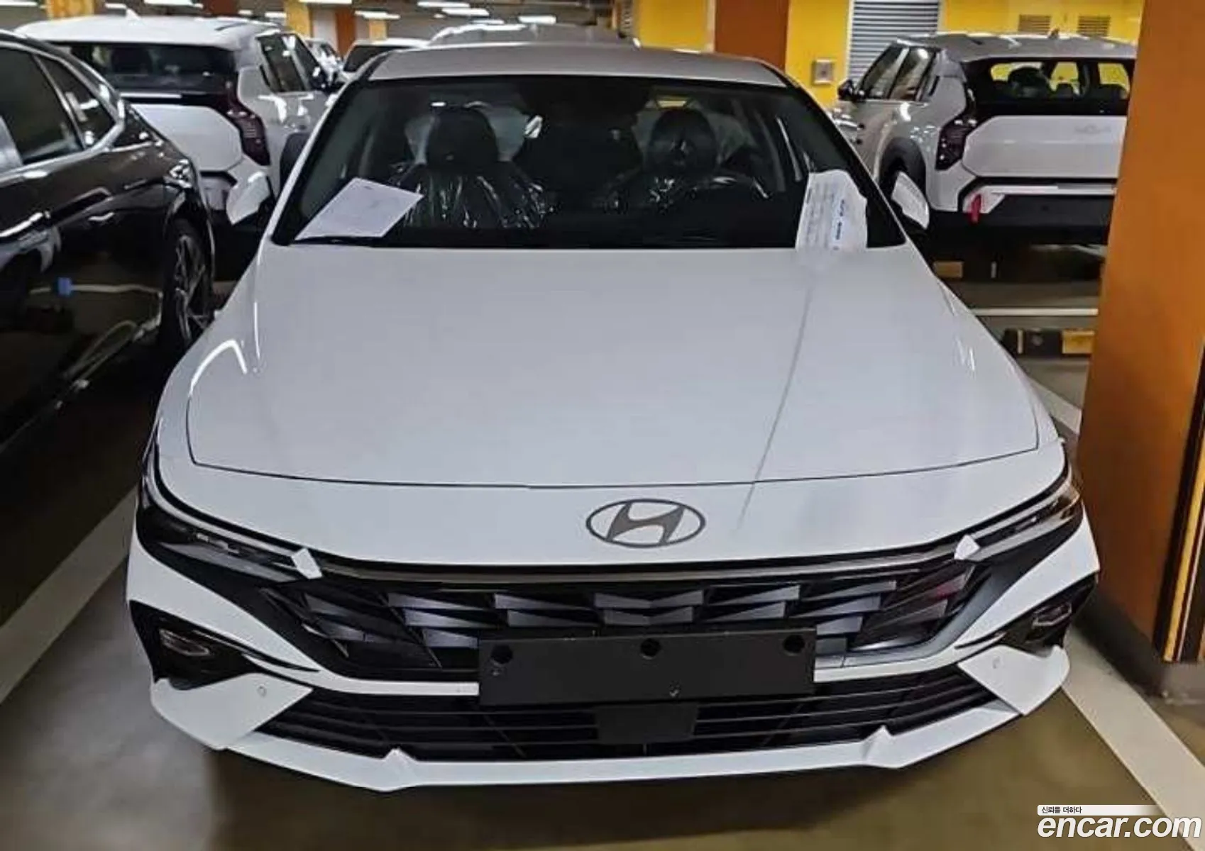Hyundai Elantra 2026 — 4