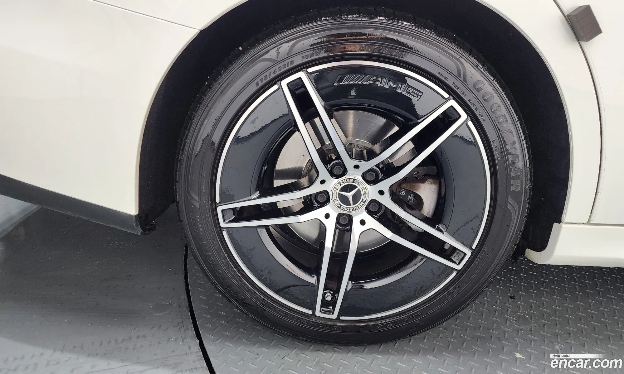 Mercedes-Benz E-Class W214 2024 — 13