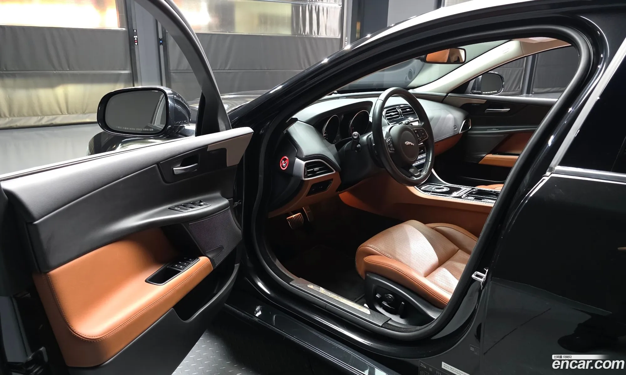 Jaguar XE 2017 SAJAA4BN2HCP05234 — 15