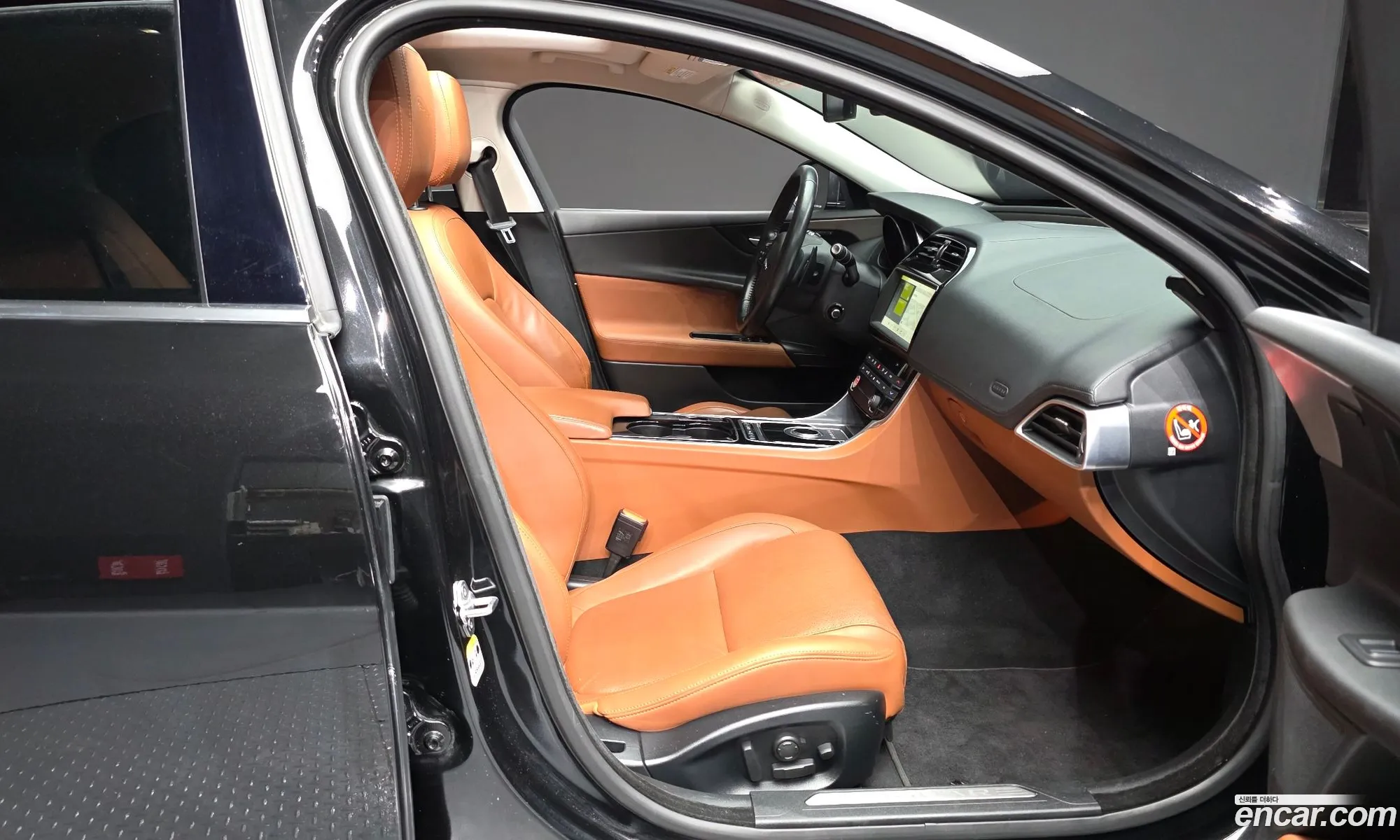 Jaguar XE 2017 SAJAA4BN2HCP05234 — 26