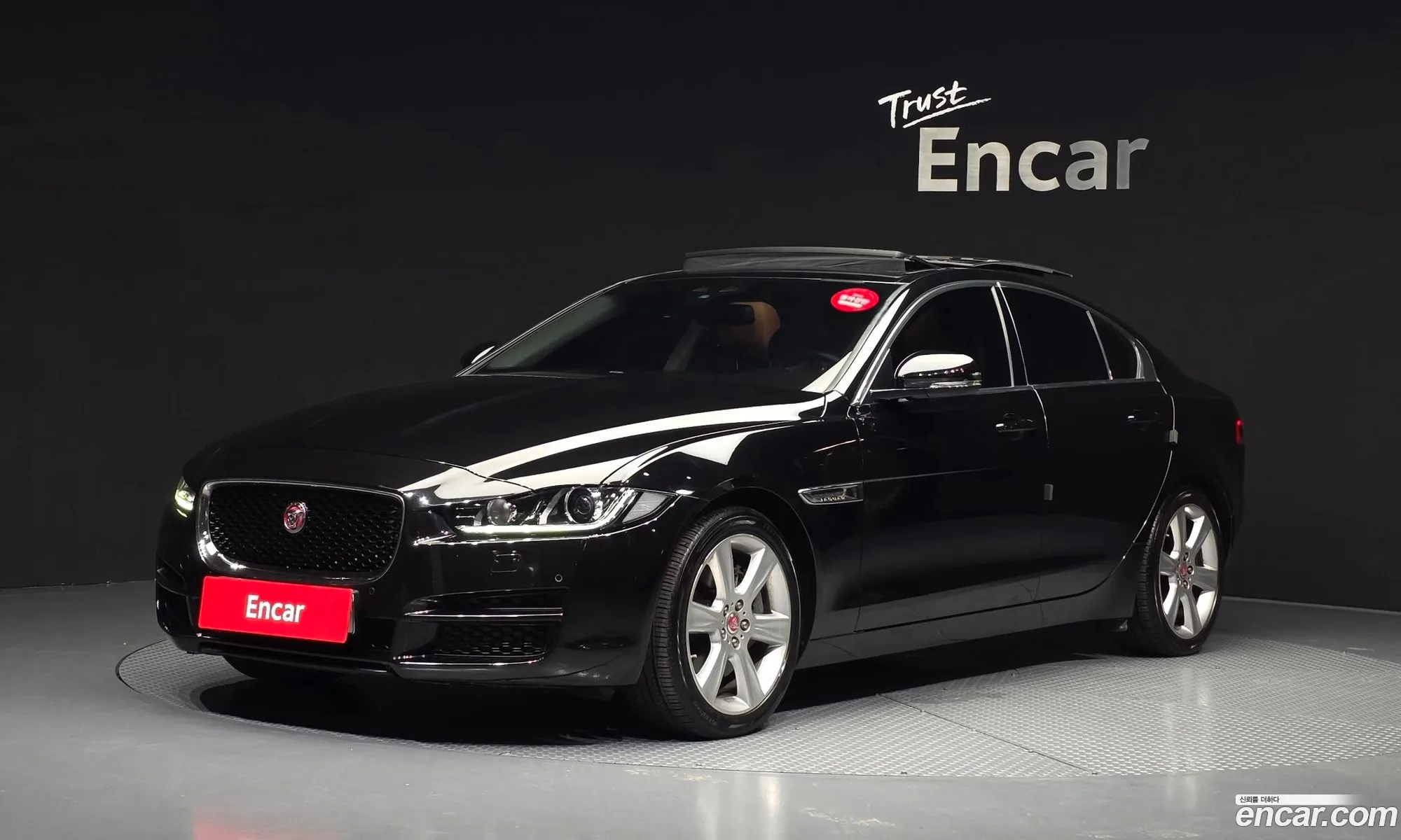 Jaguar XE 2017 SAJAA4BN2HCP05234 — 34