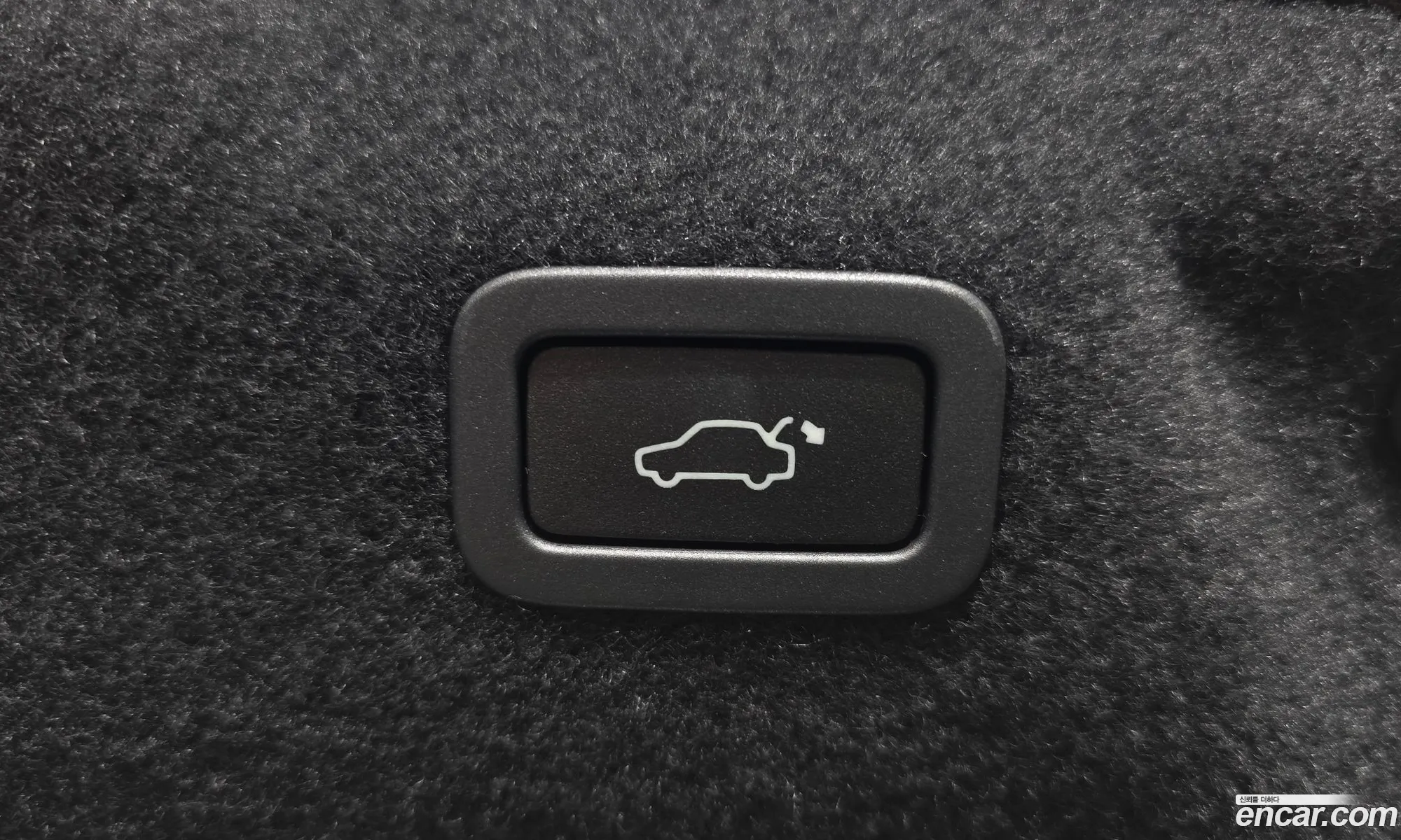 Jaguar XE 2017 SAJAA4BN2HCP05234 — 32