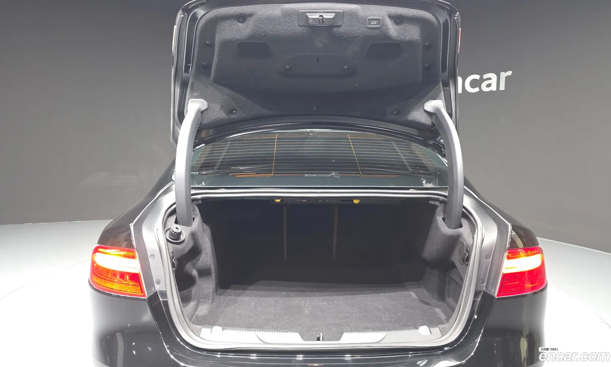Jaguar XE 2017 SAJAA4BN2HCP05234 — 31