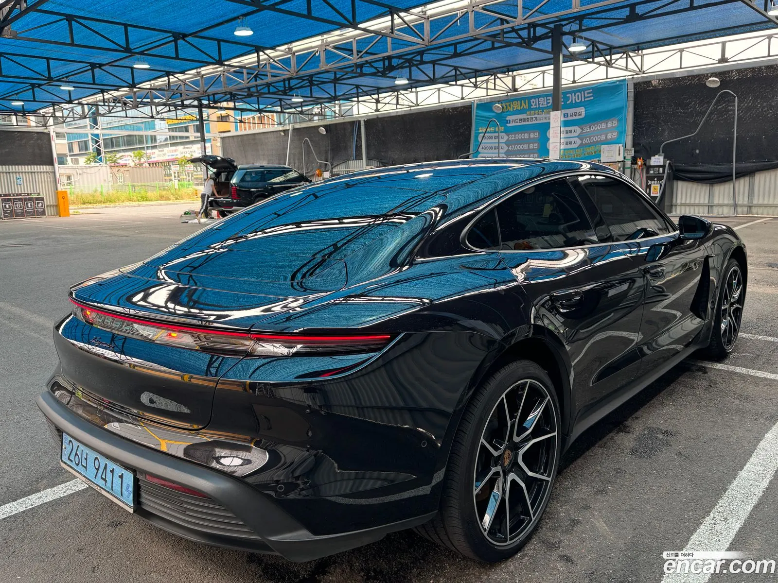 Porsche Taycan 2025 — 4