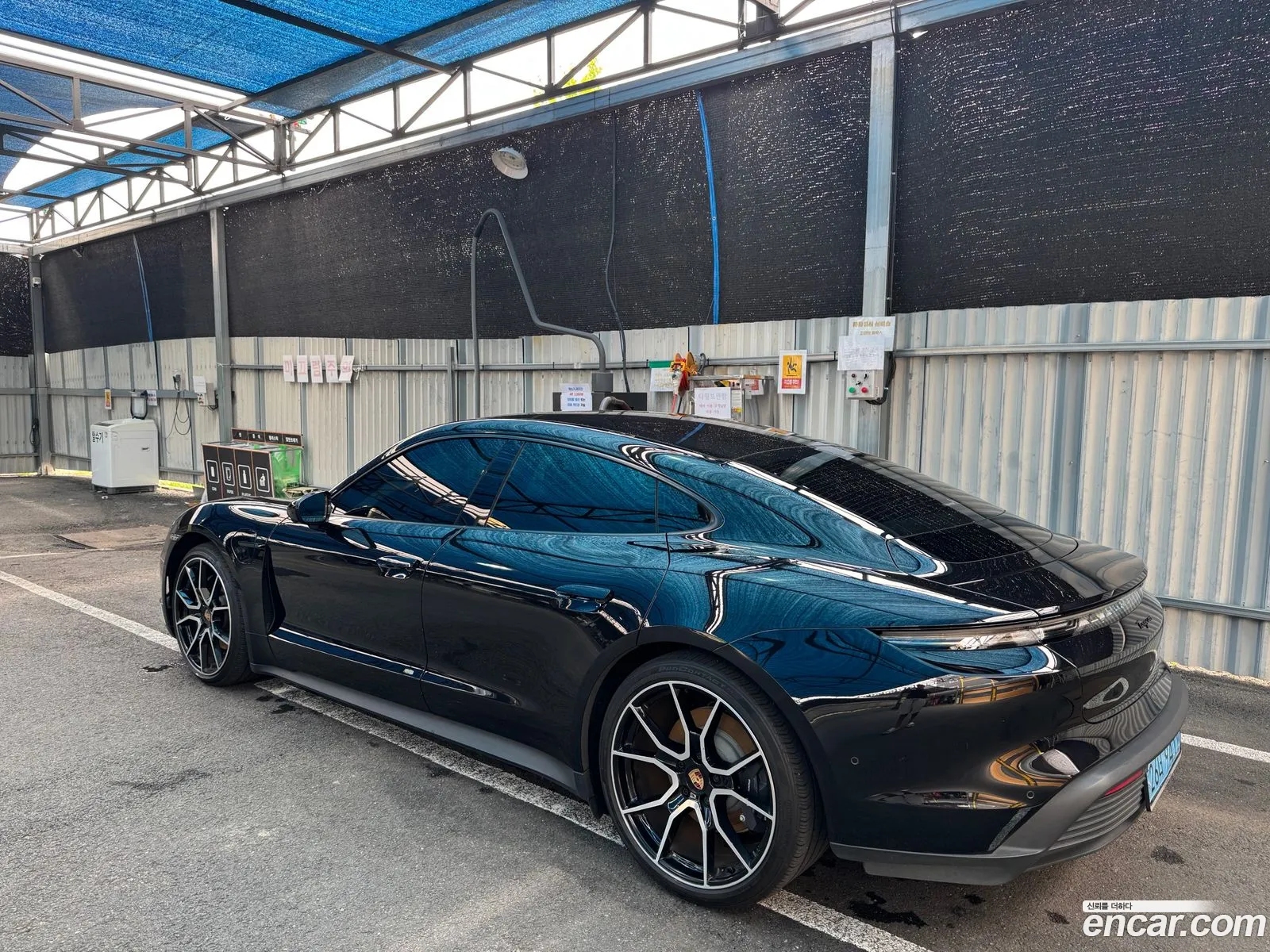 Porsche Taycan 2025 — 2