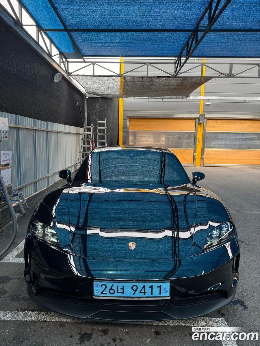 Porsche Taycan 2025 — 11