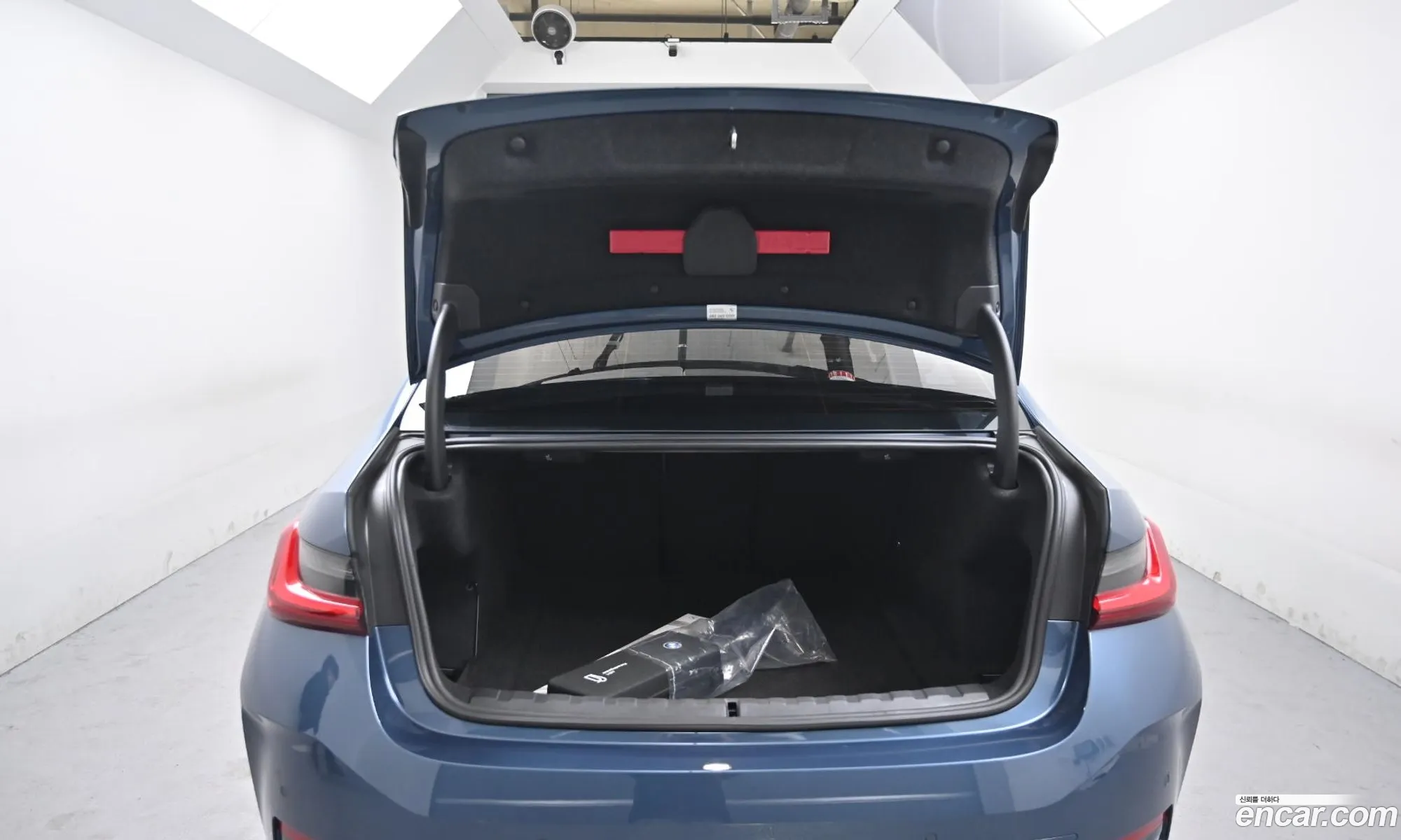BMW 3 Series 2025 — 4