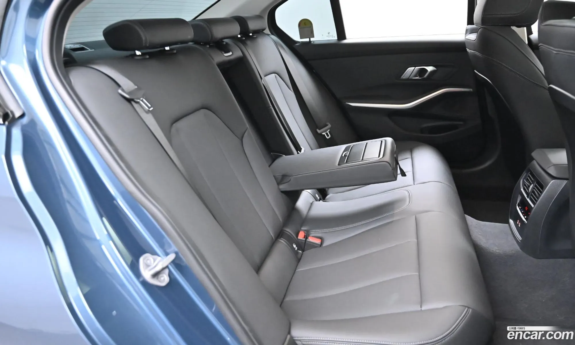 BMW 3 Series 2025 — 17