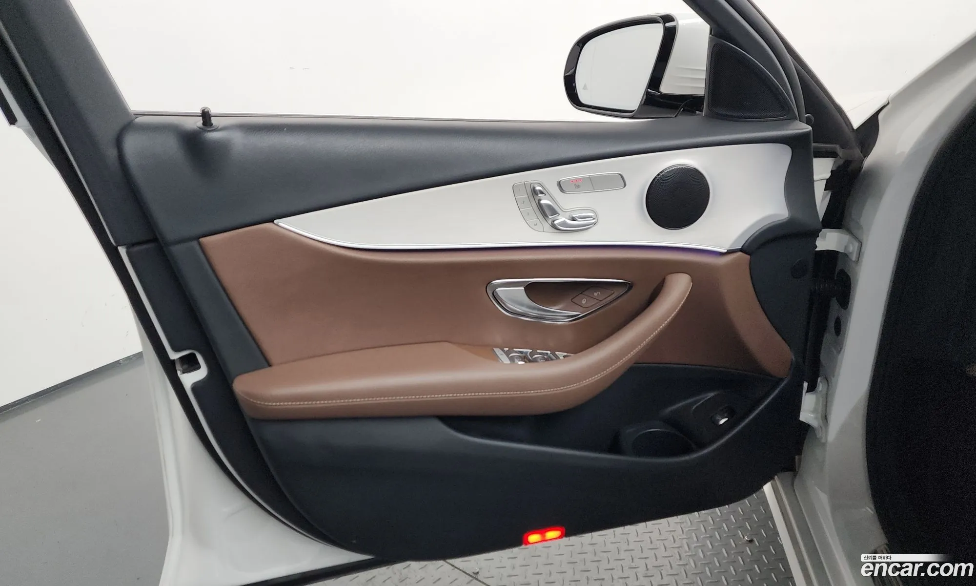 Mercedes-Benz E-Class W213 2020 — 35