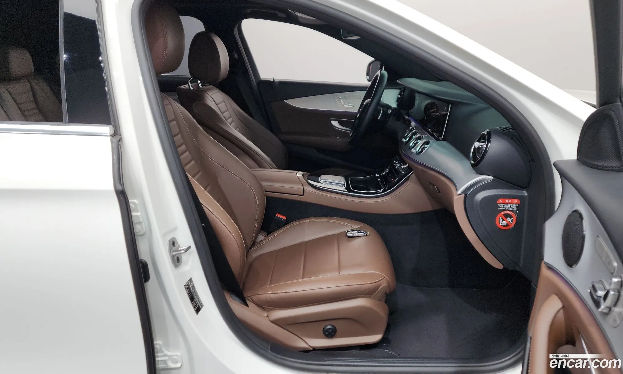 Mercedes-Benz E-Class W213 2020 — 26