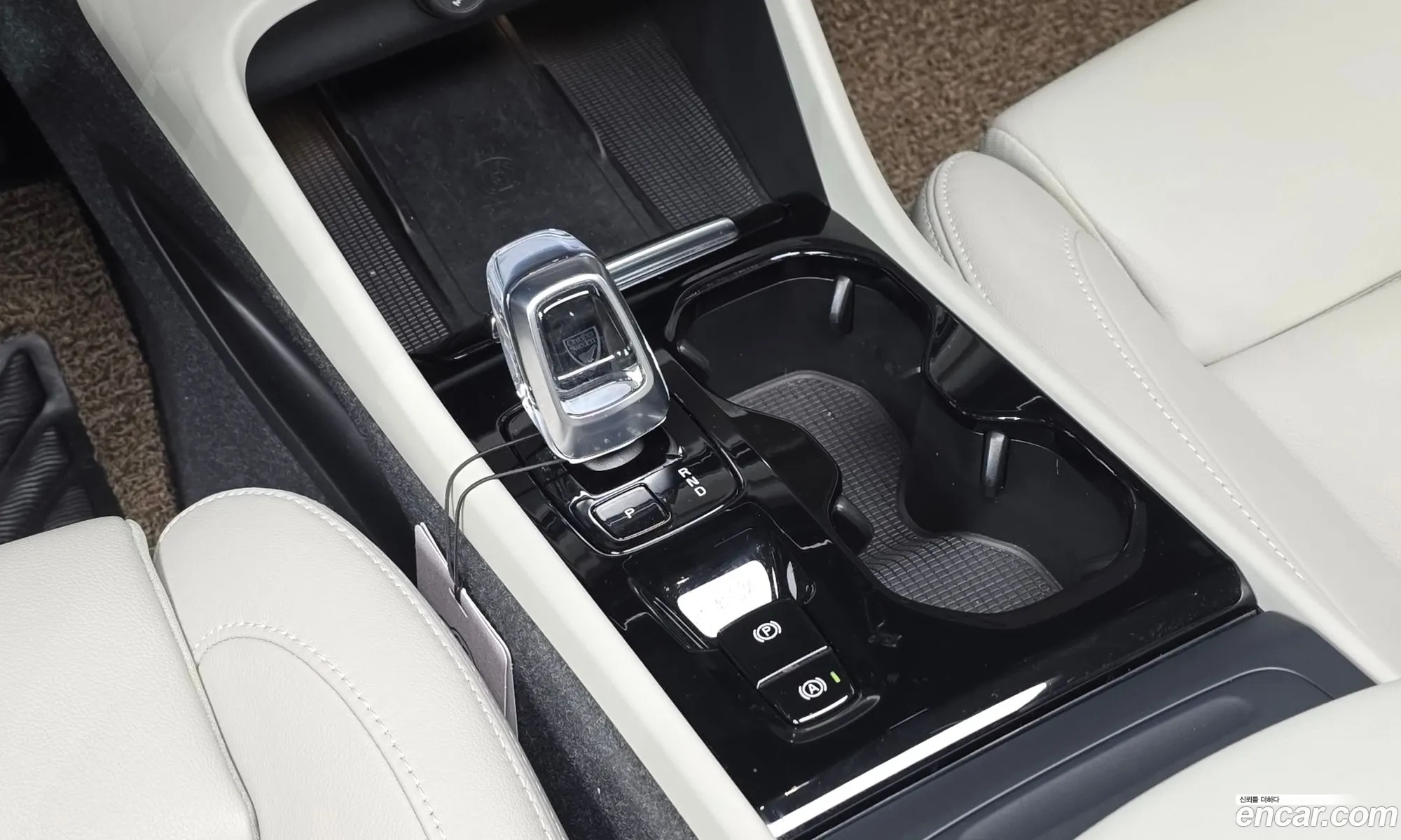 Volvo XC40 2024 — 17