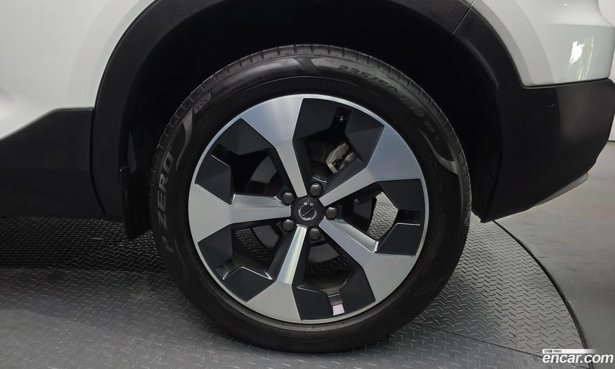 Volvo XC40 2024 — 3