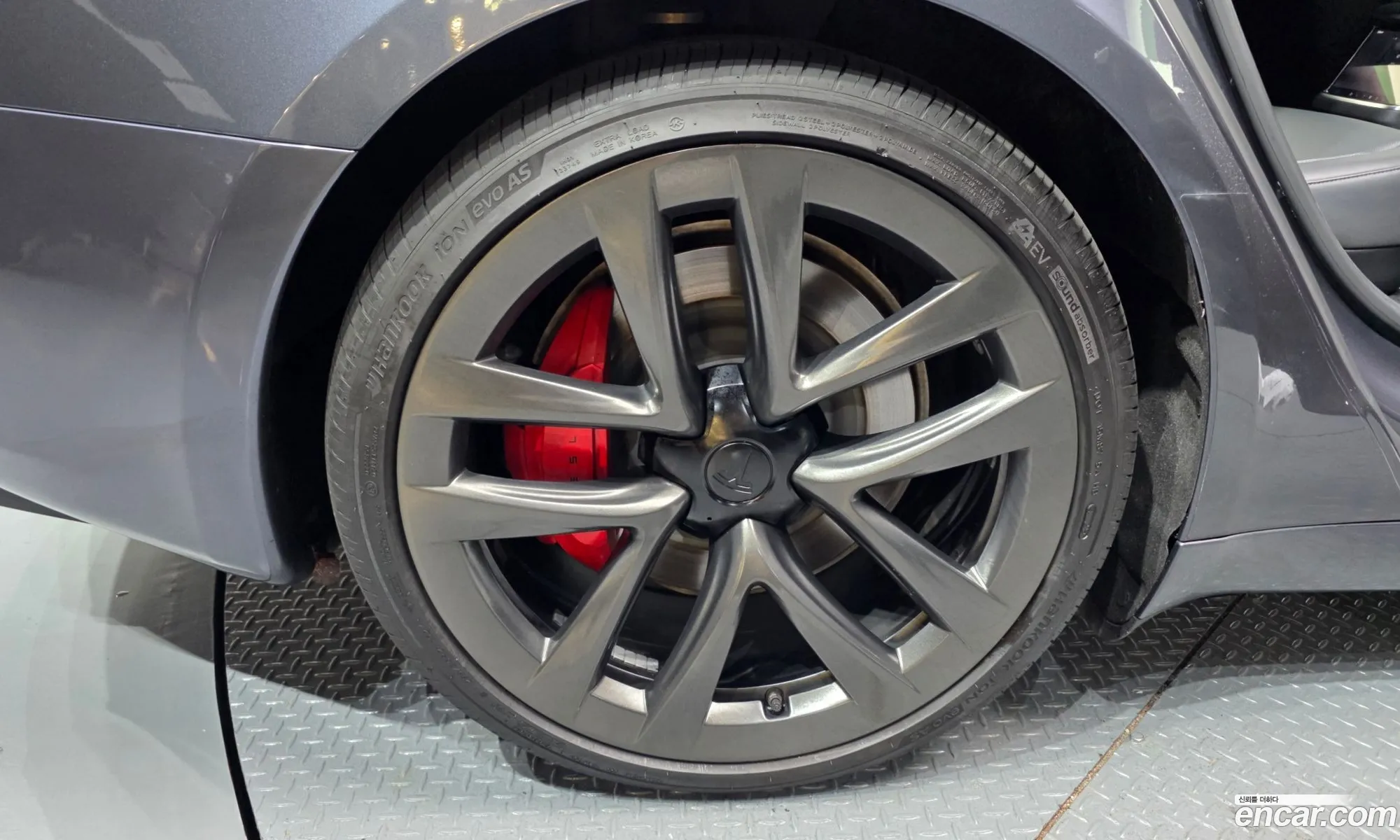Tesla Model S 2023 — 16