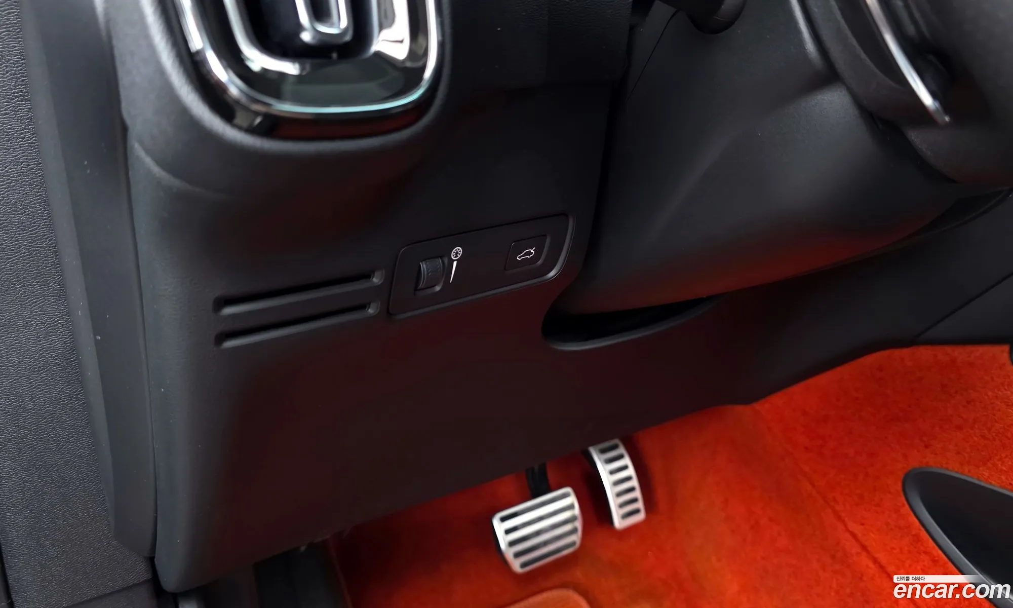 Volvo XC40 2020 YV1XZACACL2248033 — 26