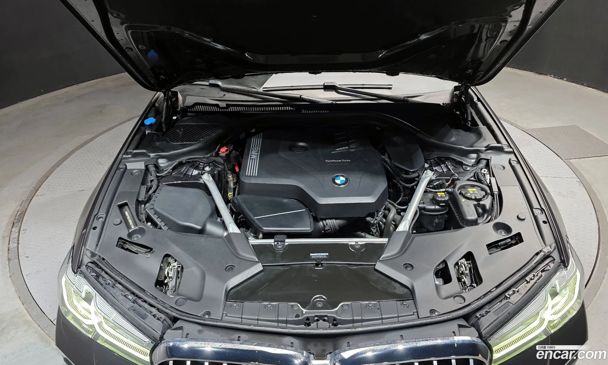 BMW 5 Series 2022 — 17