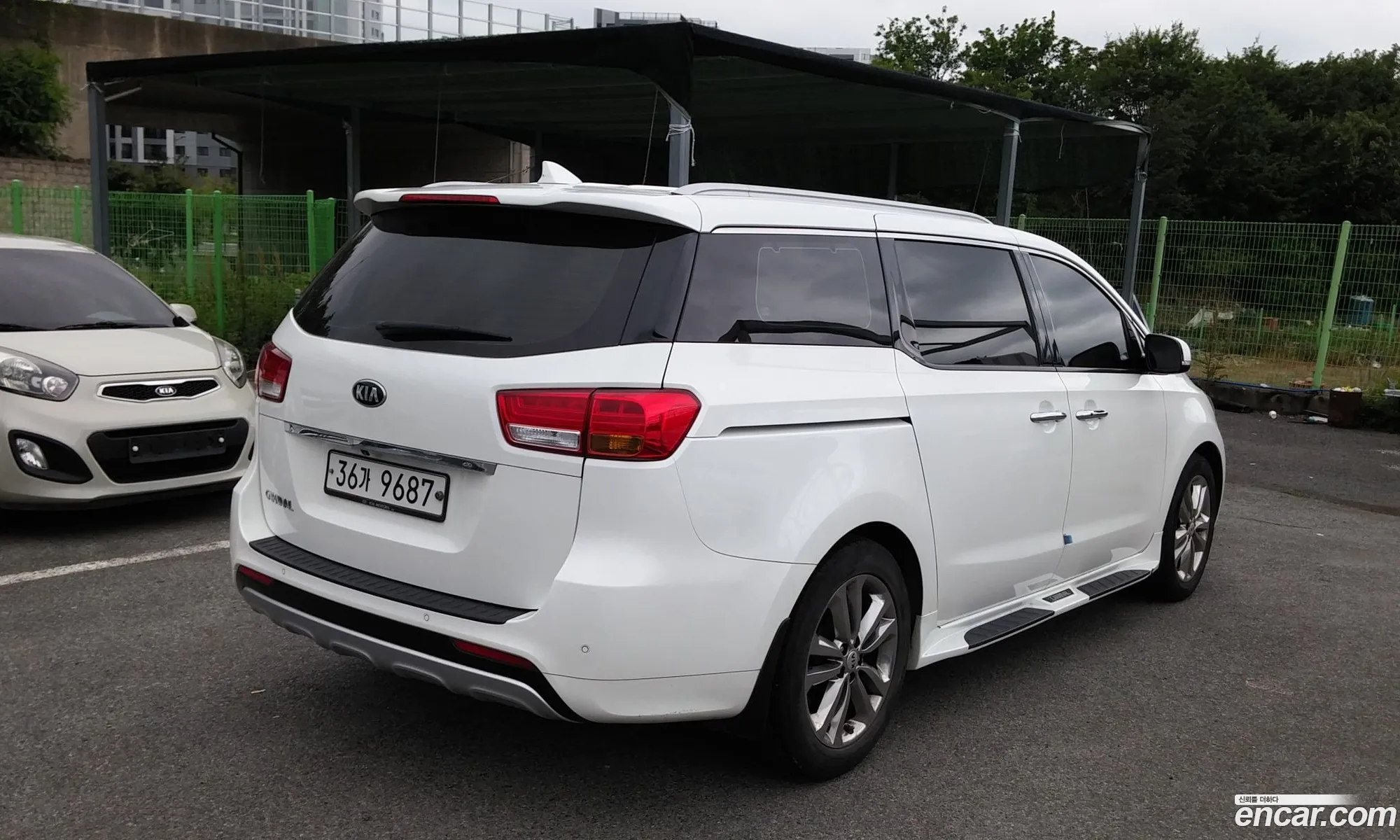 Kia Carnival 2017 — 2