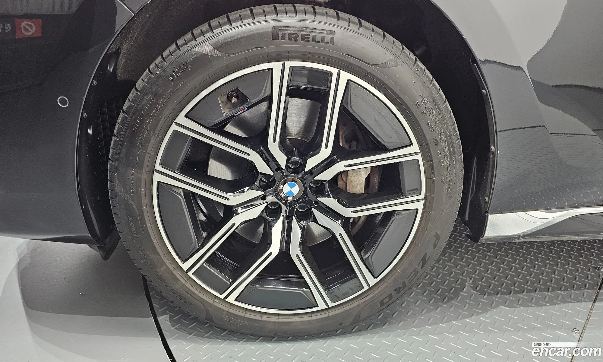 BMW 7 Series 2023 — 11