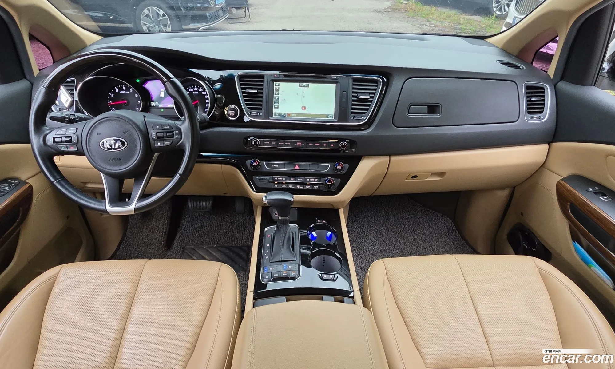 Kia Carnival 2017 KNAME811BJS349238 — 3