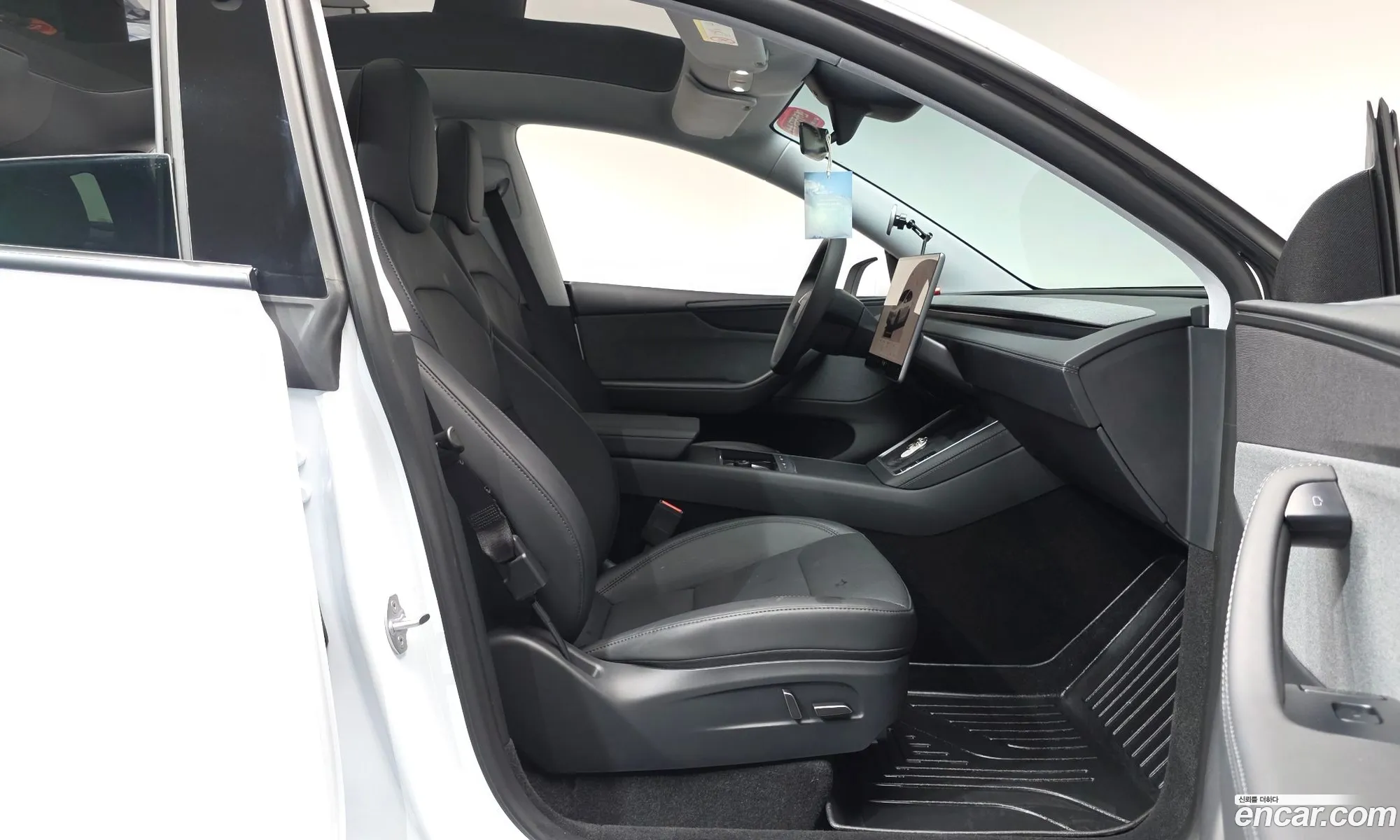 Tesla Model Y 2025 LRWYGCFJ9SC027390 — 6