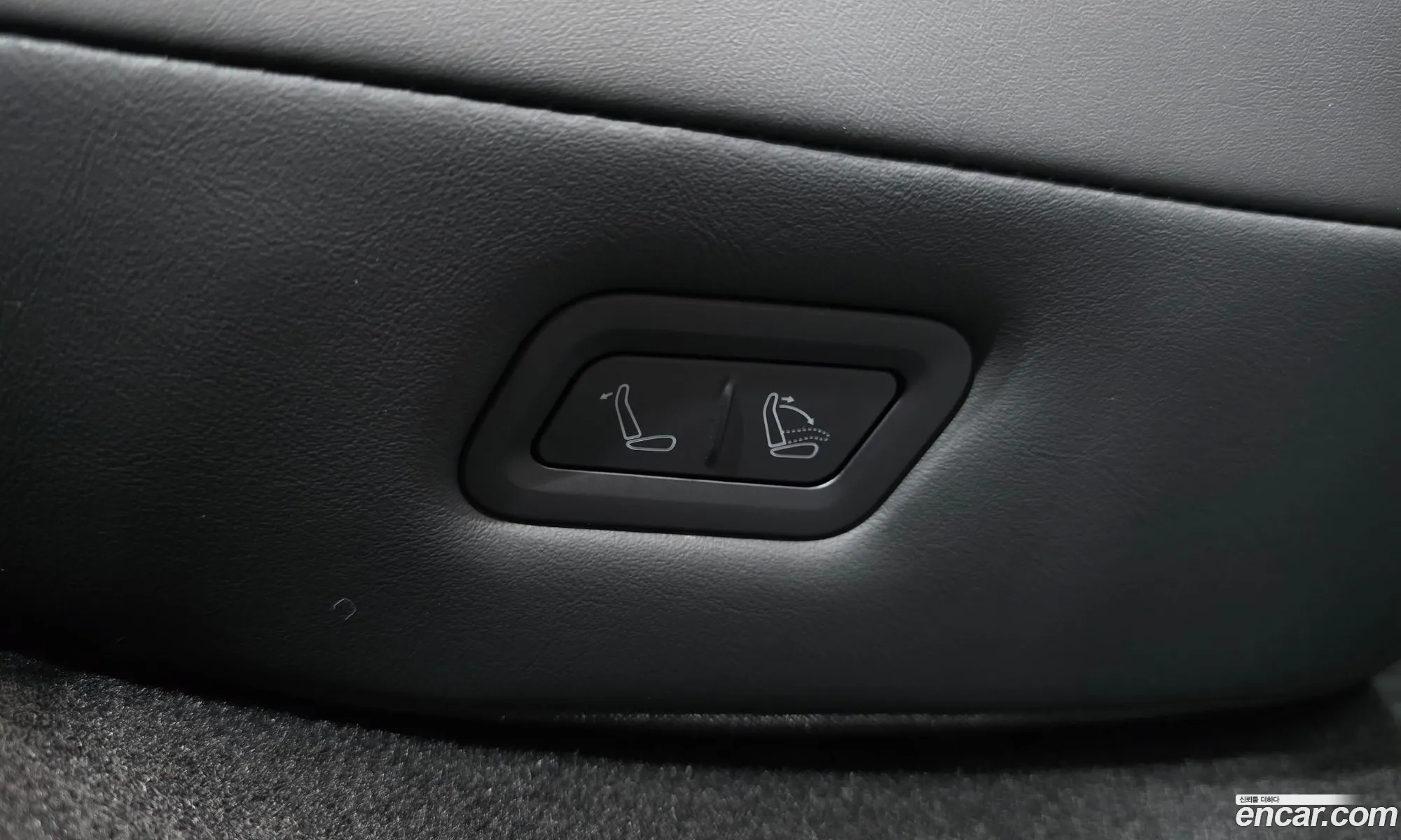 Tesla Model Y 2025 LRWYGCFJ9SC027390 — 31