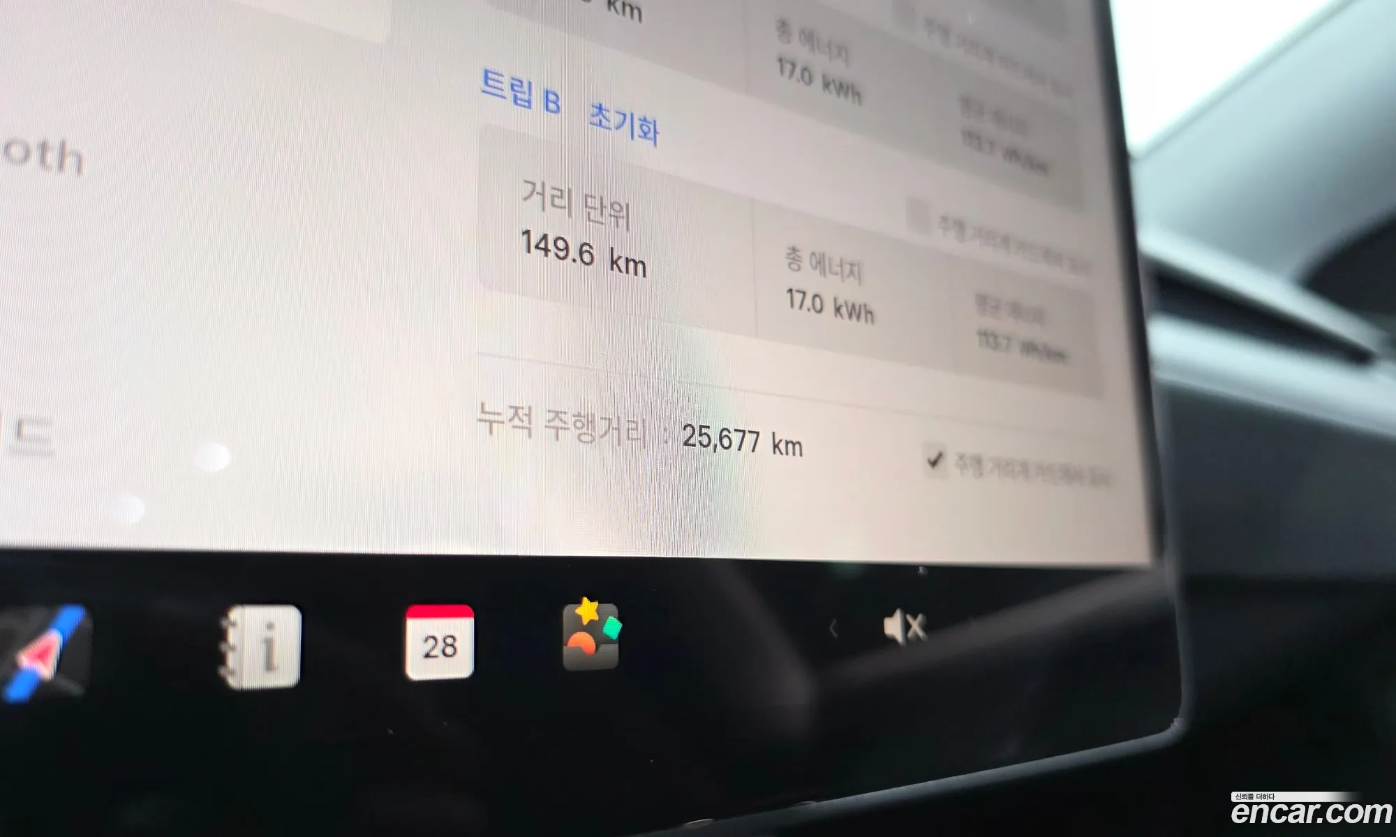 Tesla Model Y 2025 LRWYGCFJ9SC027390 — 15