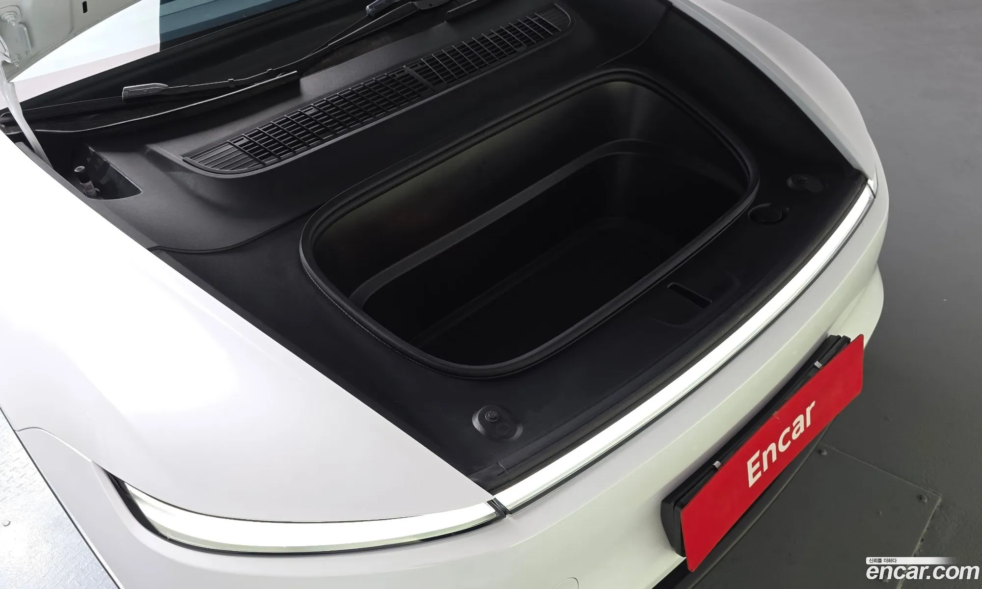 Tesla Model Y 2025 LRWYGCFJ9SC027390 — 28