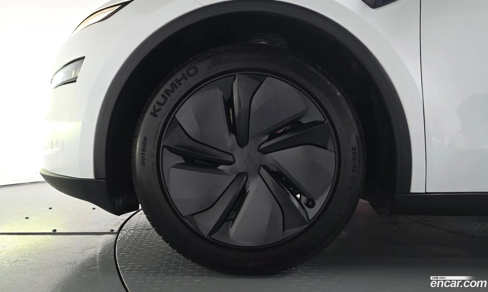 Tesla Model Y 2025 LRWYGCFJ9SC027390 — 14