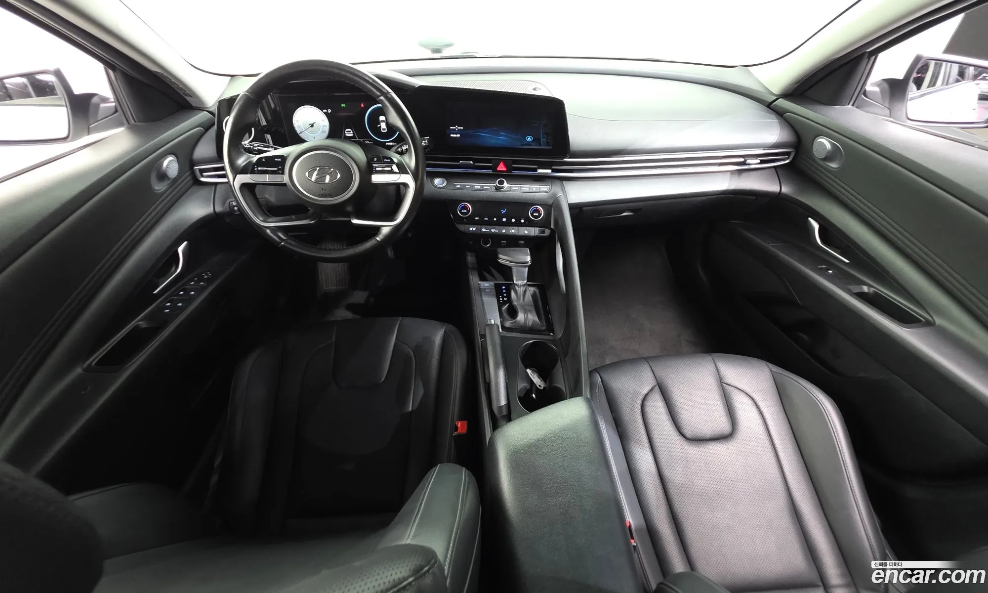 Hyundai Elantra 2020 — 2