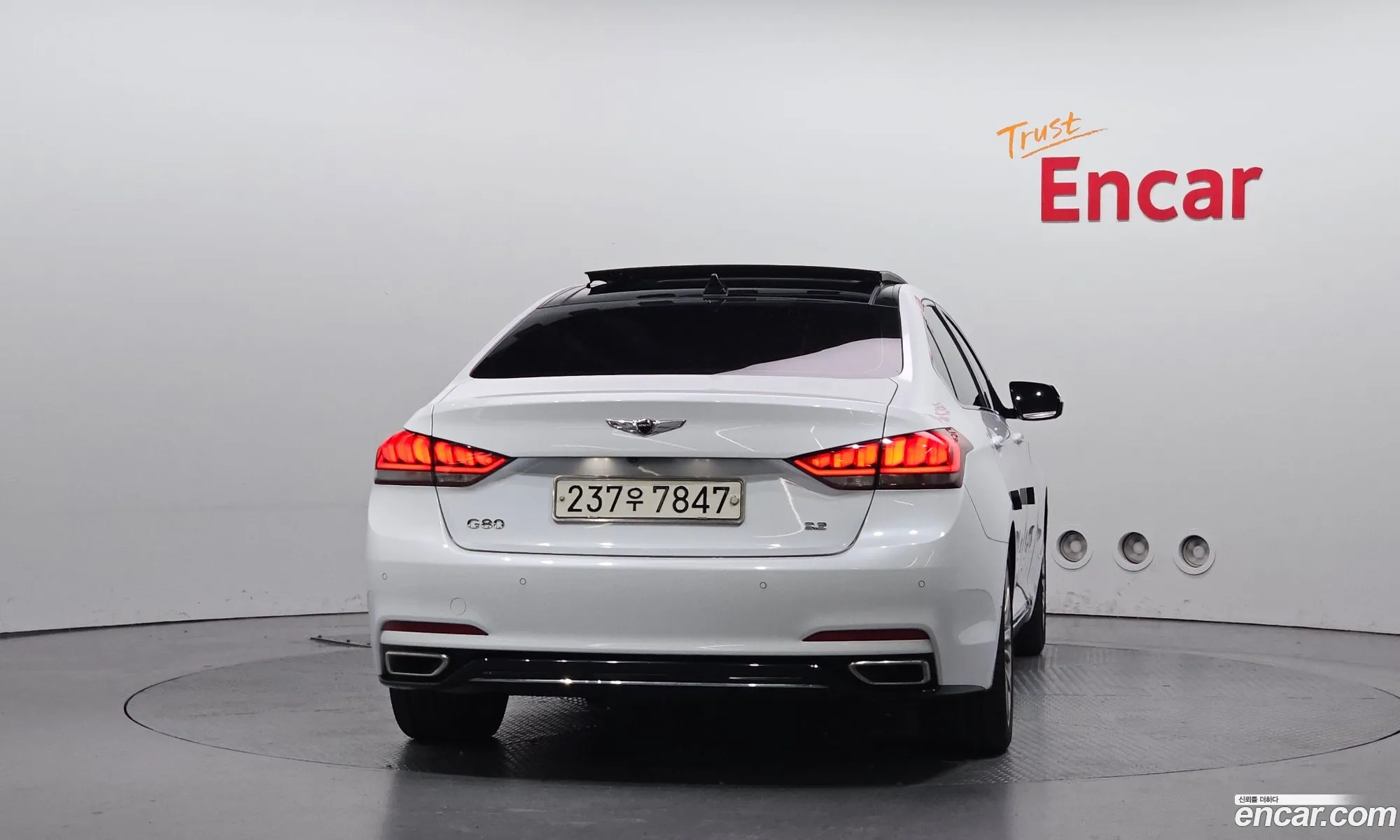Genesis G80 2017 KMHGM41DBHU216286 — 3