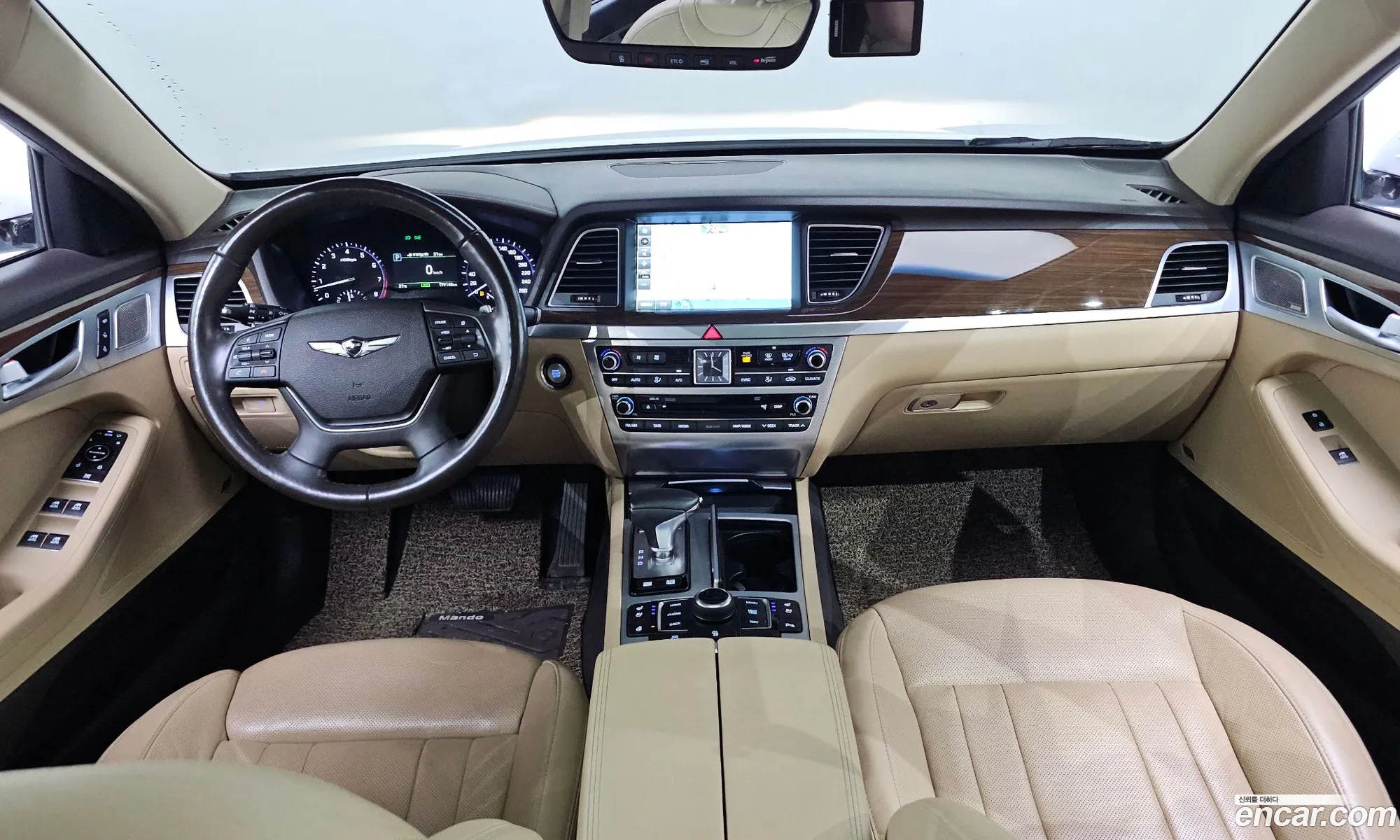 Genesis G80 2017 KMHGM41DBHU216286 — 4