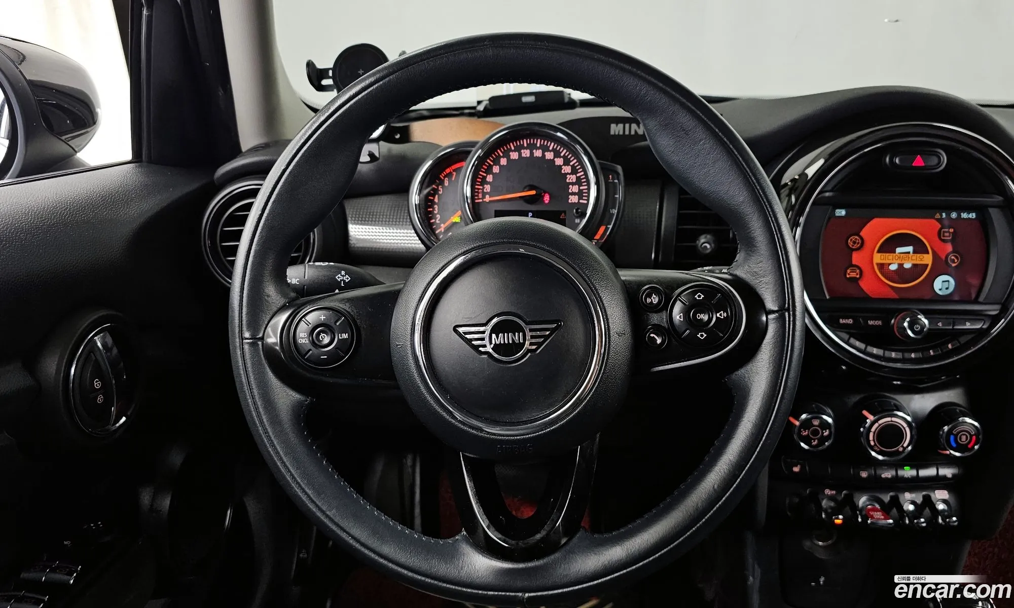 Mini Cooper 2020 — 12