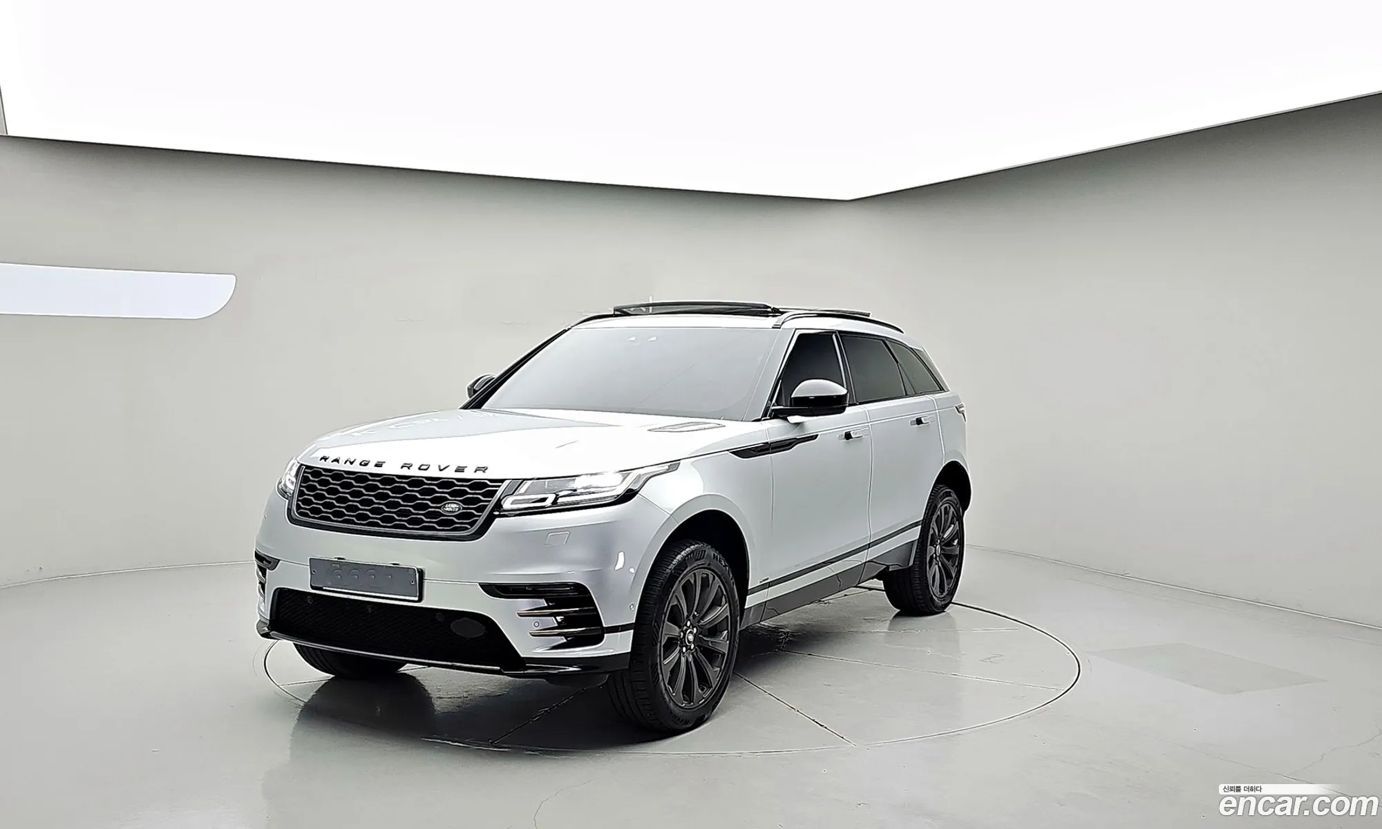 Land Rover Range Rover Velar 2019 — 17