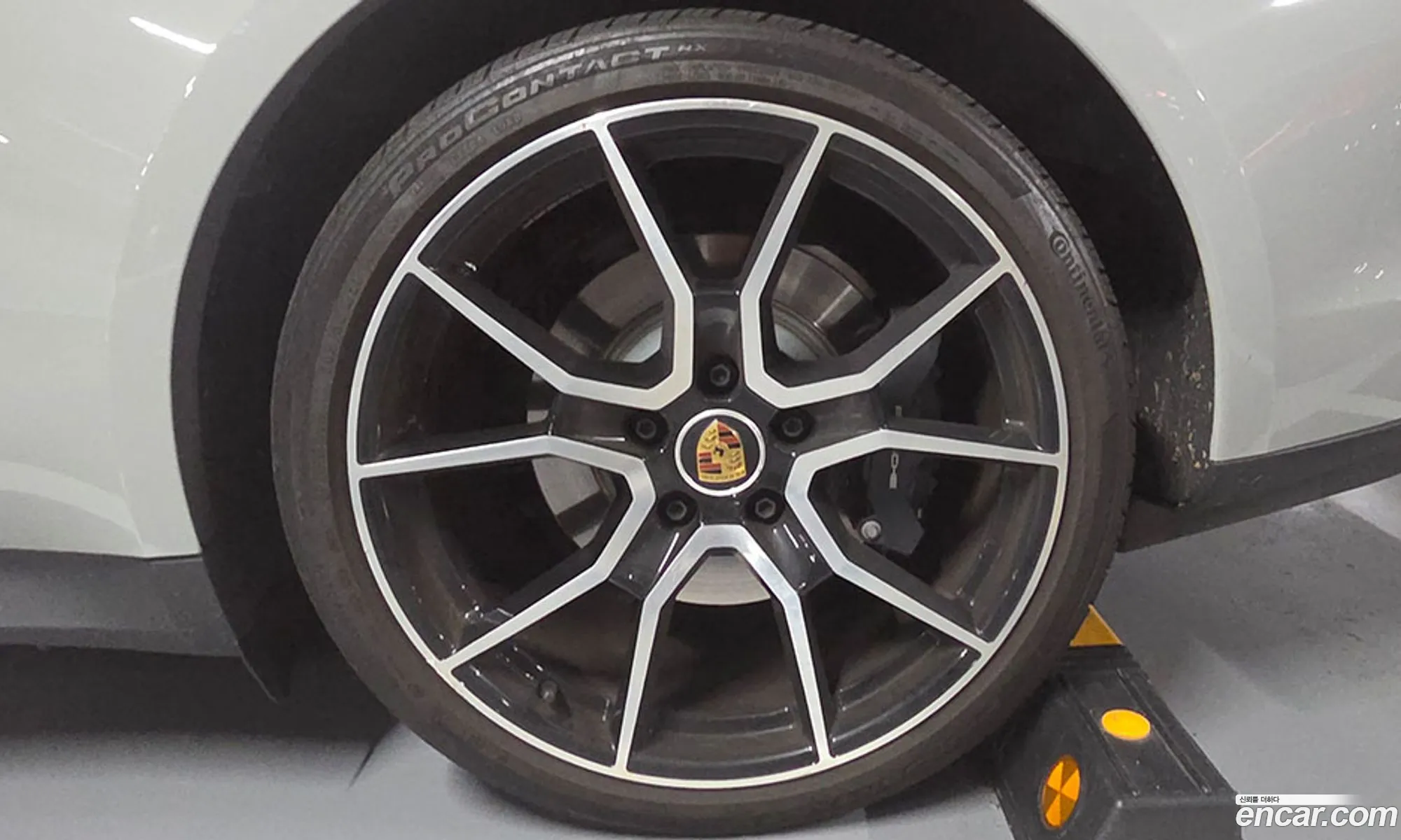 Porsche Taycan 2023 — 10