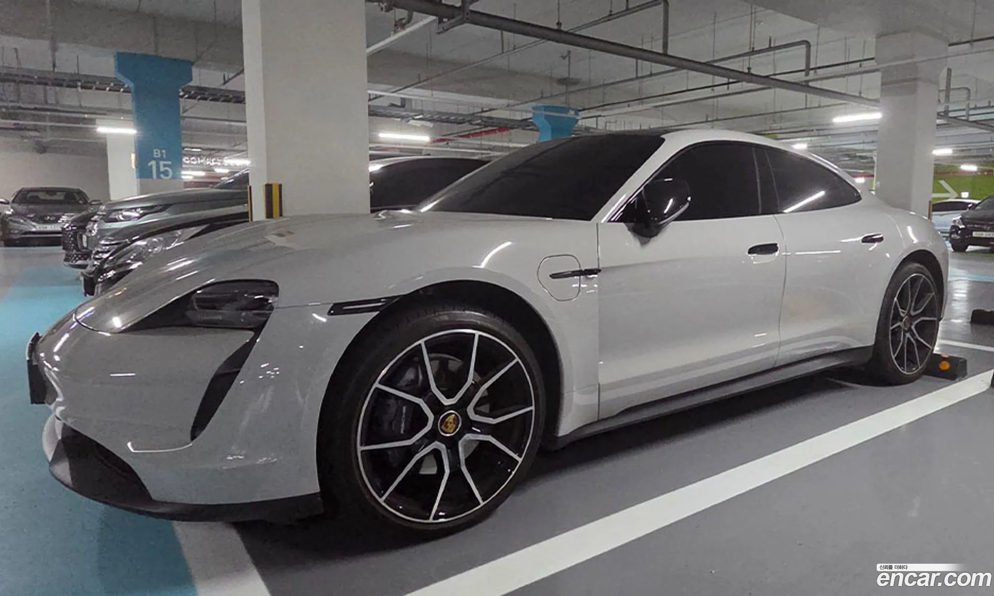 Porsche Taycan 2023 — 13