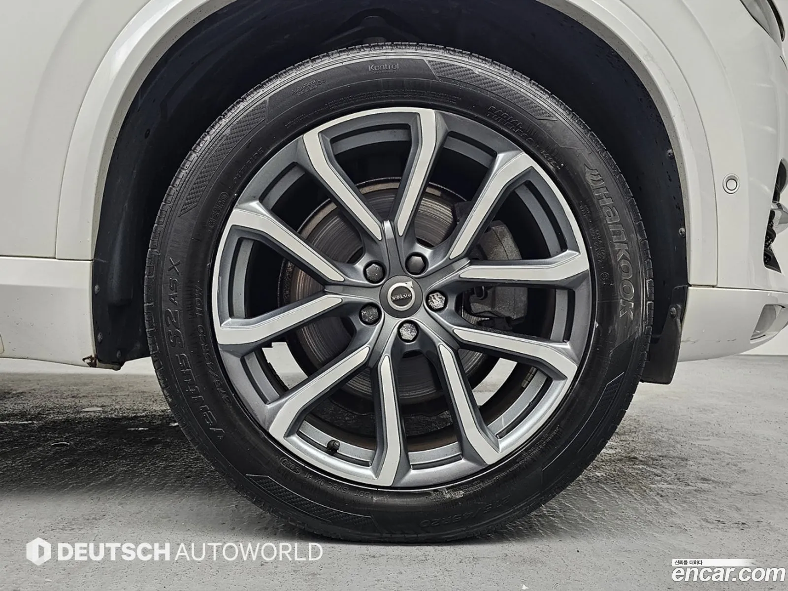Volvo XC90 2017 — 12