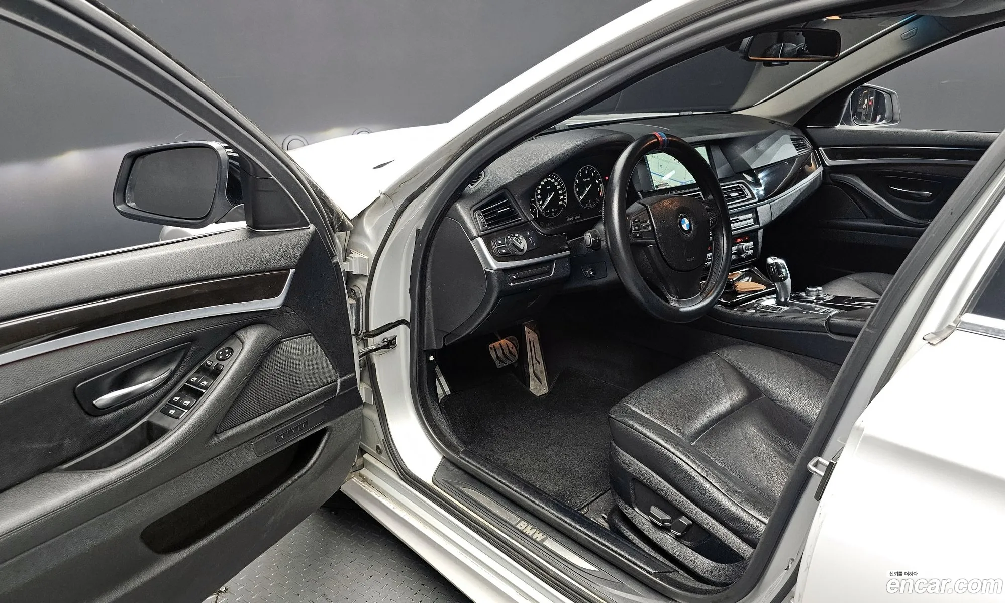 BMW 5 Series 2012 — 17