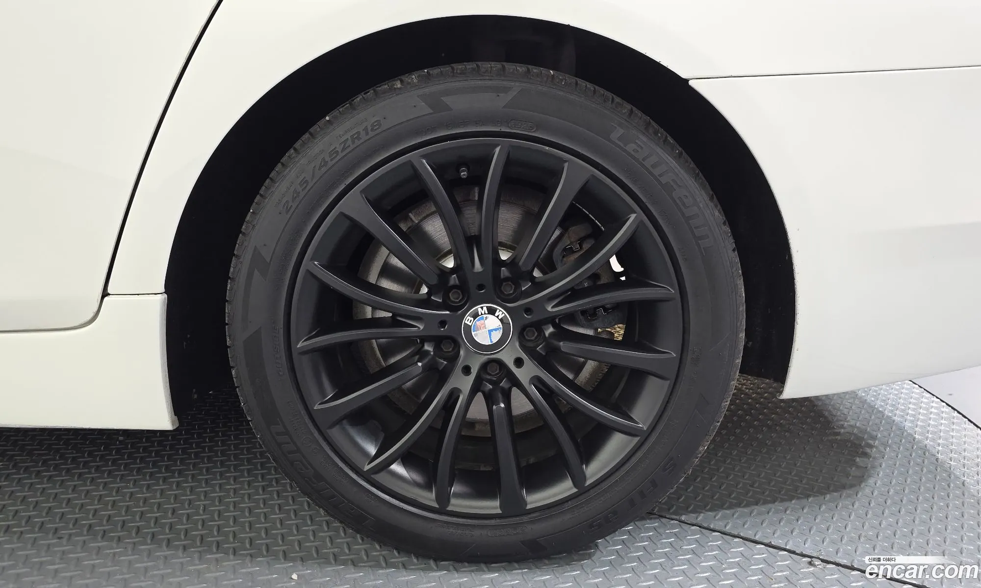 BMW 5 Series 2013 WBA5B9108ED028886 — 4