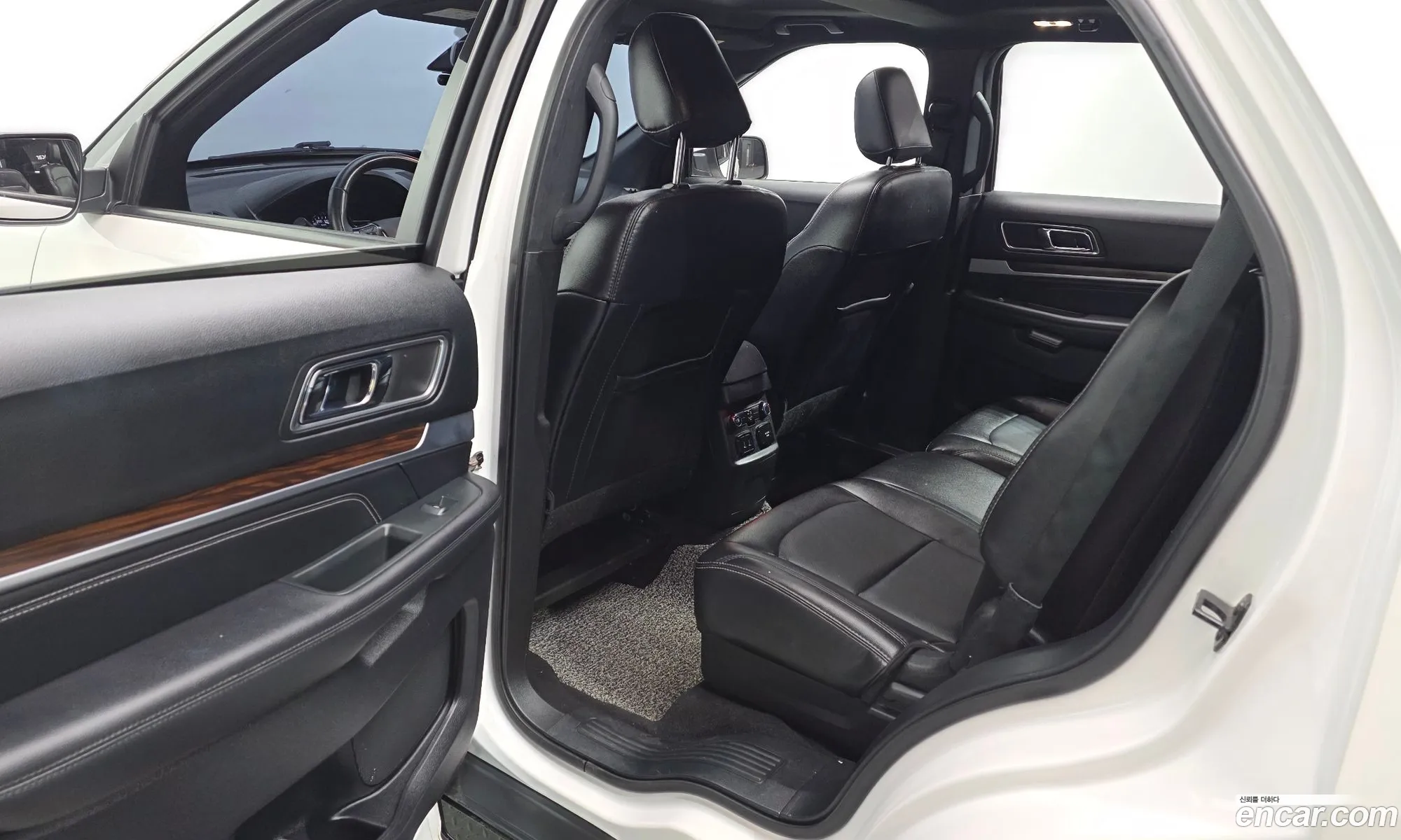 Ford Explorer 2019 1FM5K8FHXKGA25599 — 8